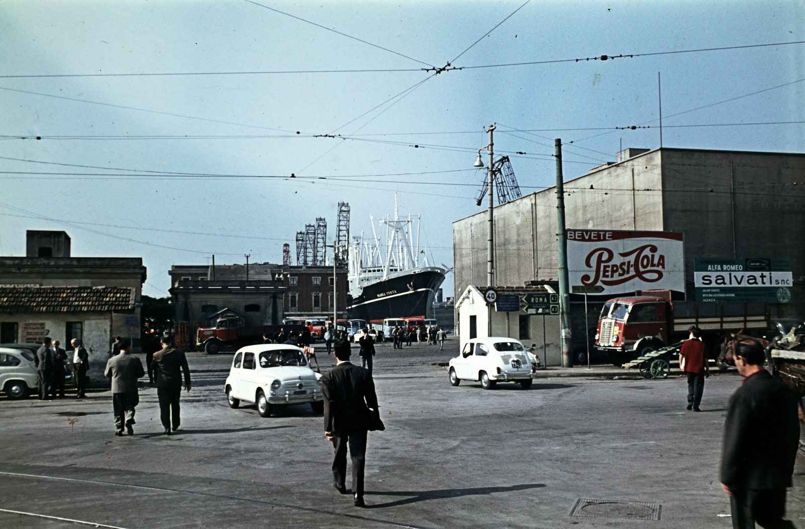 Italy, Naples, Via Nuova Marina a Corso Giuseppe Garibaldi sarkánál, szemben a kikötő., 1961, Fortepan/Album074, Pepsi-brand, poster, commercial vehicle, colorful, Fortepan #263308
