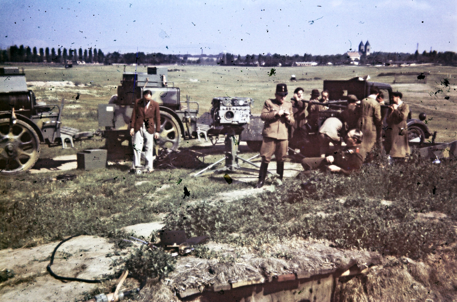 Hungary, Budapest IX., Lóversenytér dűlő az Üllői út és a Gyáli út között, jobbra a háttérben az Ecseri útnál a Szent Kereszt-templom., 1940, Kovács Györgyi, colorful, air defense, fire control equipment, Budapest, Fortepan #263374