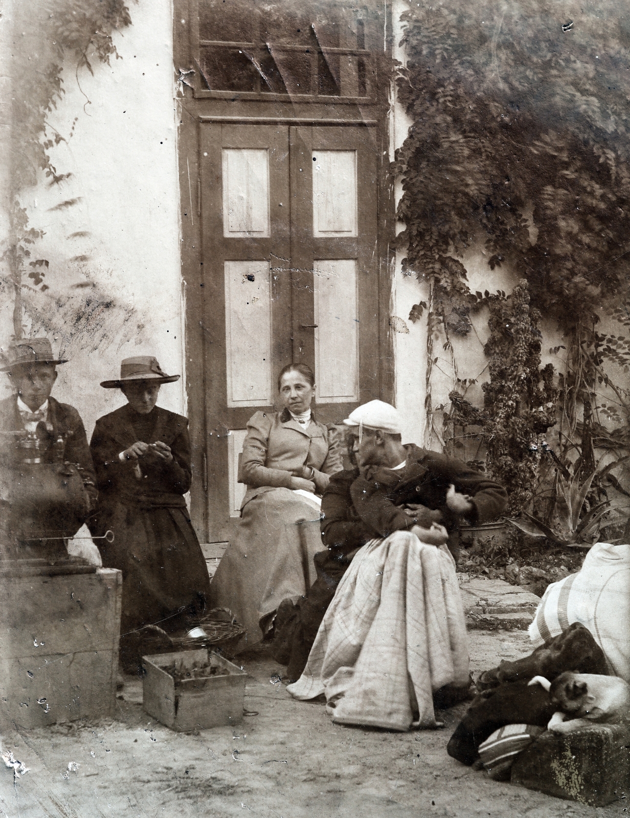 Hungary, 1910, Zichy kúria, Zala, tableau, sitting, door, Fortepan #263499