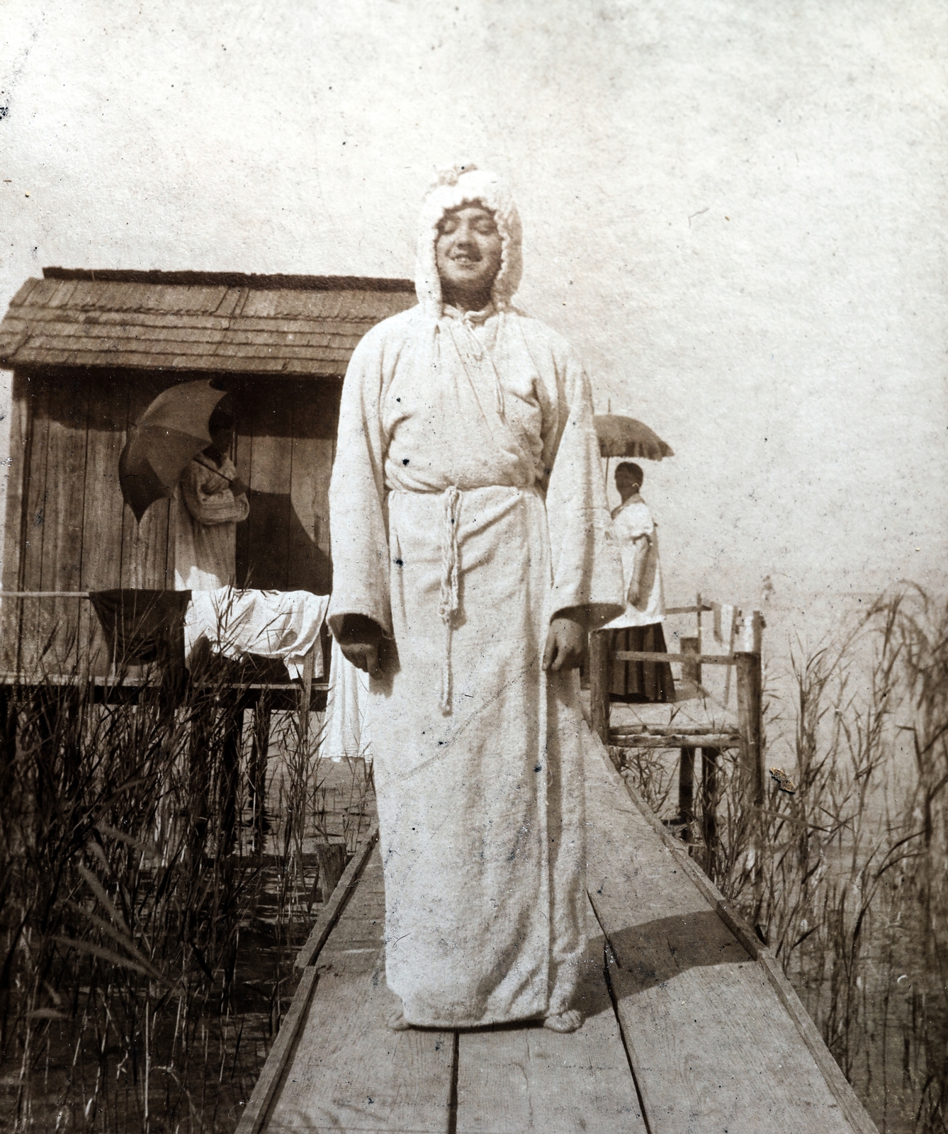 Hungary,Lake Balaton, Siófok, fürdőház., 1911, Zichy kúria, Zala, sunshades, costume, Bath house, Fortepan #263523
