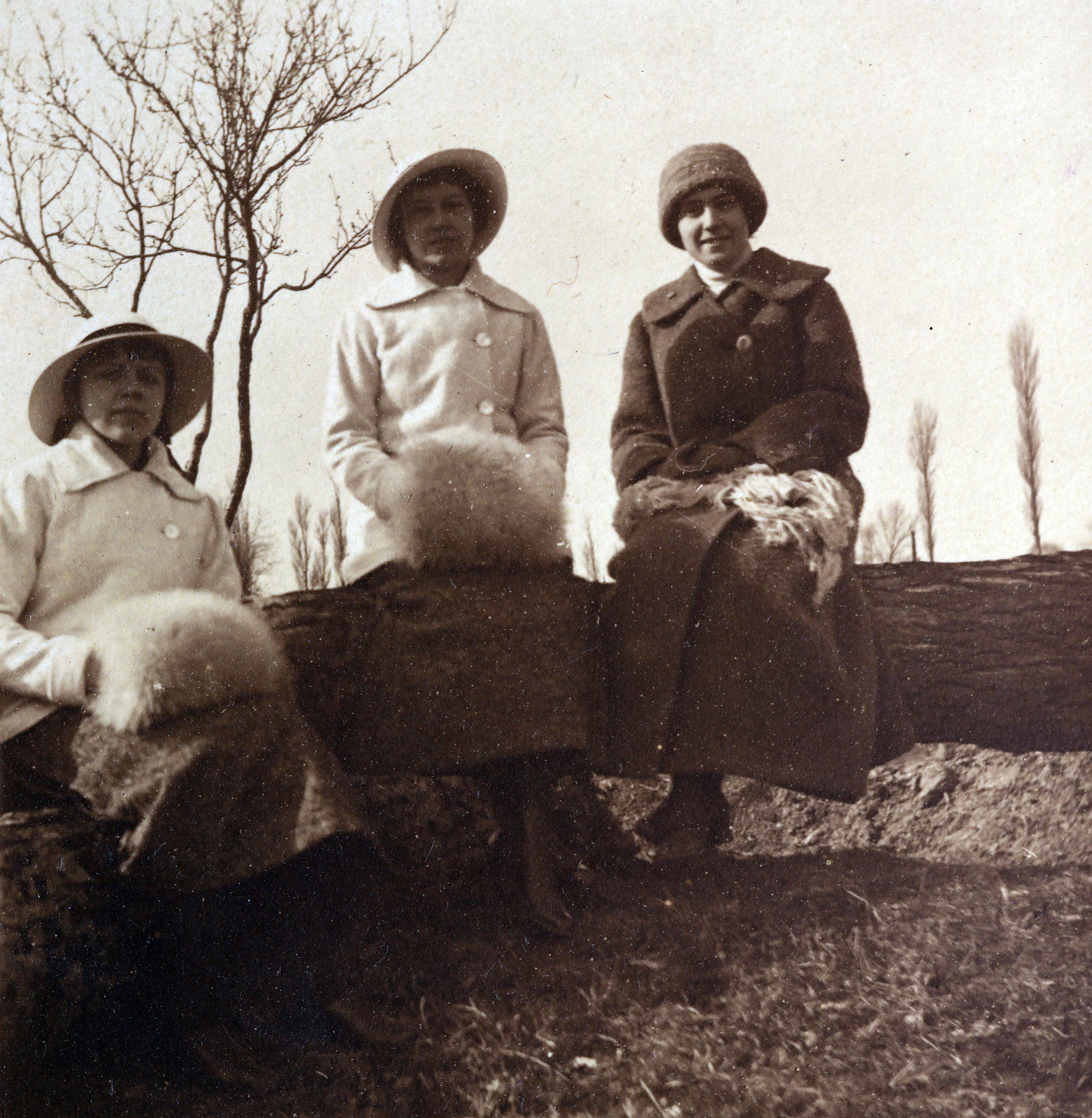 Hungary, 1911, Zichy kúria, Zala, hat, girls, three people, Fortepan #263575