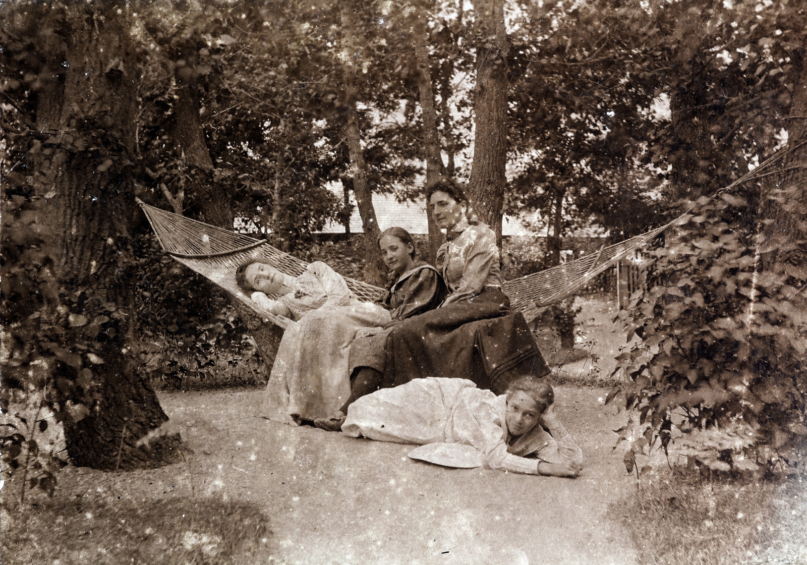 Ukraine,Zakarpattia Oblast, Teresva, 1911, Zichy kúria, Zala, hammock, relaxation, Fortepan #263600