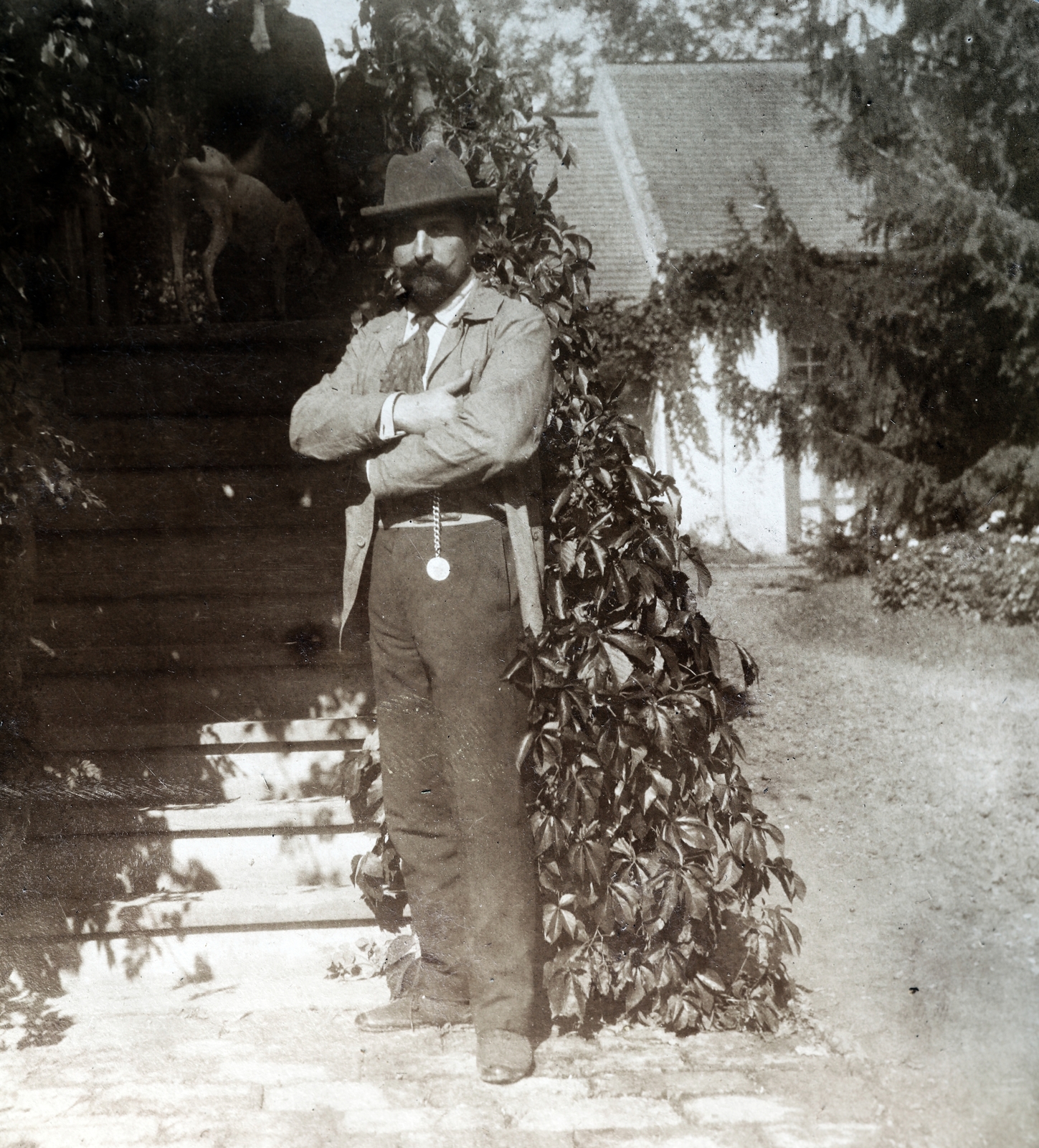 1914, Zichy kúria, Zala, man, watch chain, arms crossed over the chest, Fortepan #263611