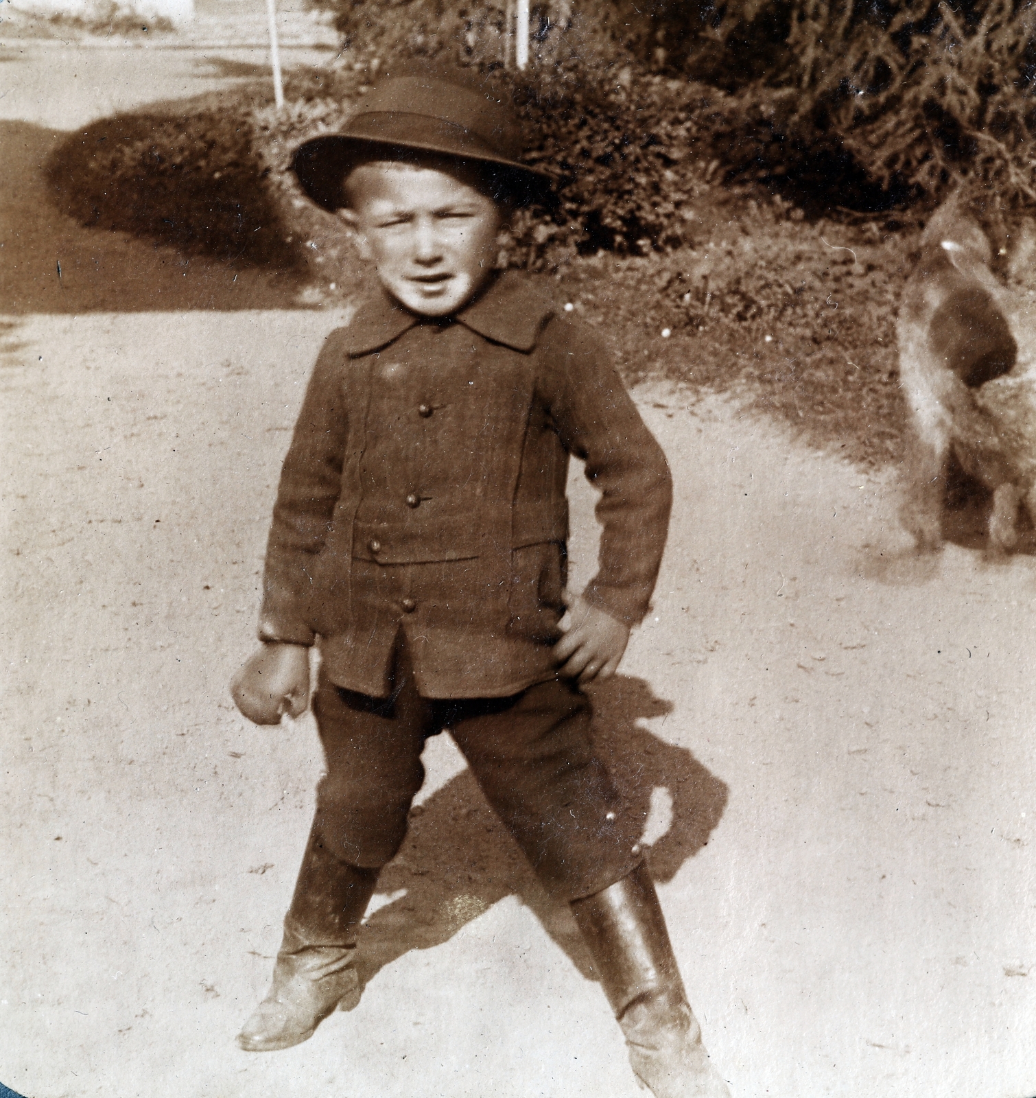 1914, Zichy kúria, Zala, hat, boy, boots, Fortepan #263616