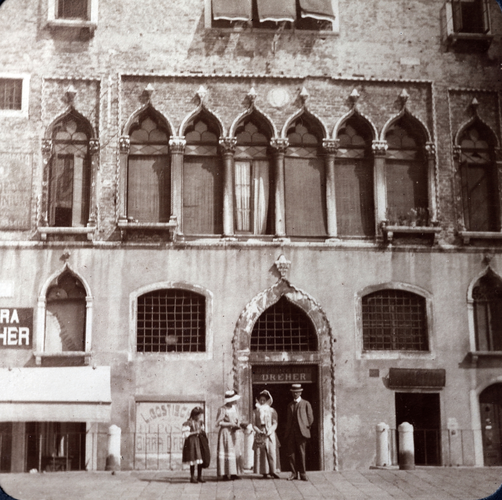 Italy, Venice, Campo Sant'Angelo, a felvétel a Palazzo Duodo előtt készült., 1911, Zichy kúria, Zala, architectural ornament, Dreher-brand, Fortepan #263637