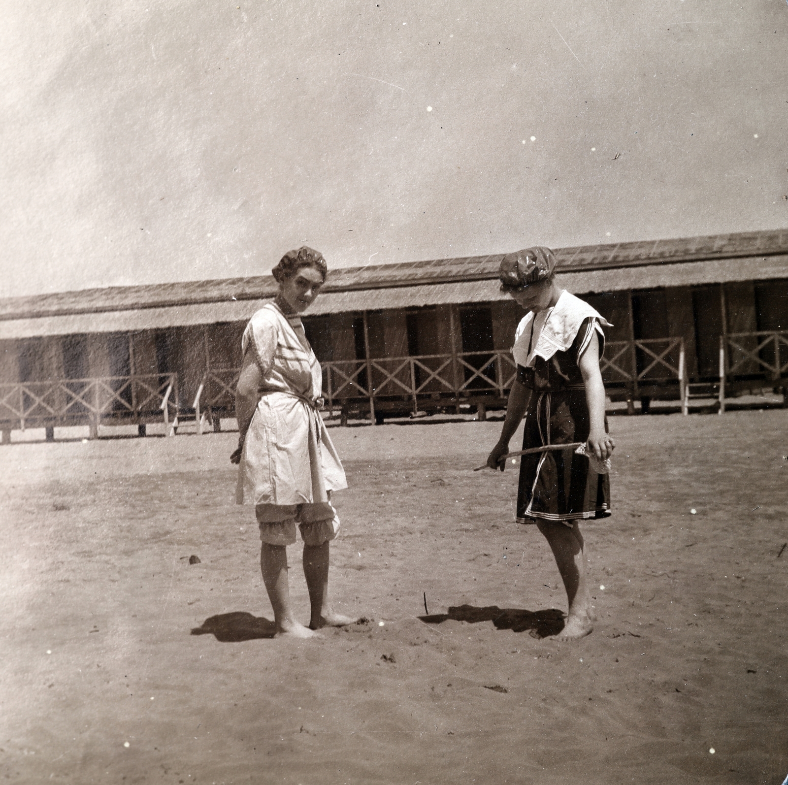 Olaszország, Velence, Lido., 1911, Zichy kúria, Zala, tengerpart, kabinsor, fürdőruha, Fortepan #263643