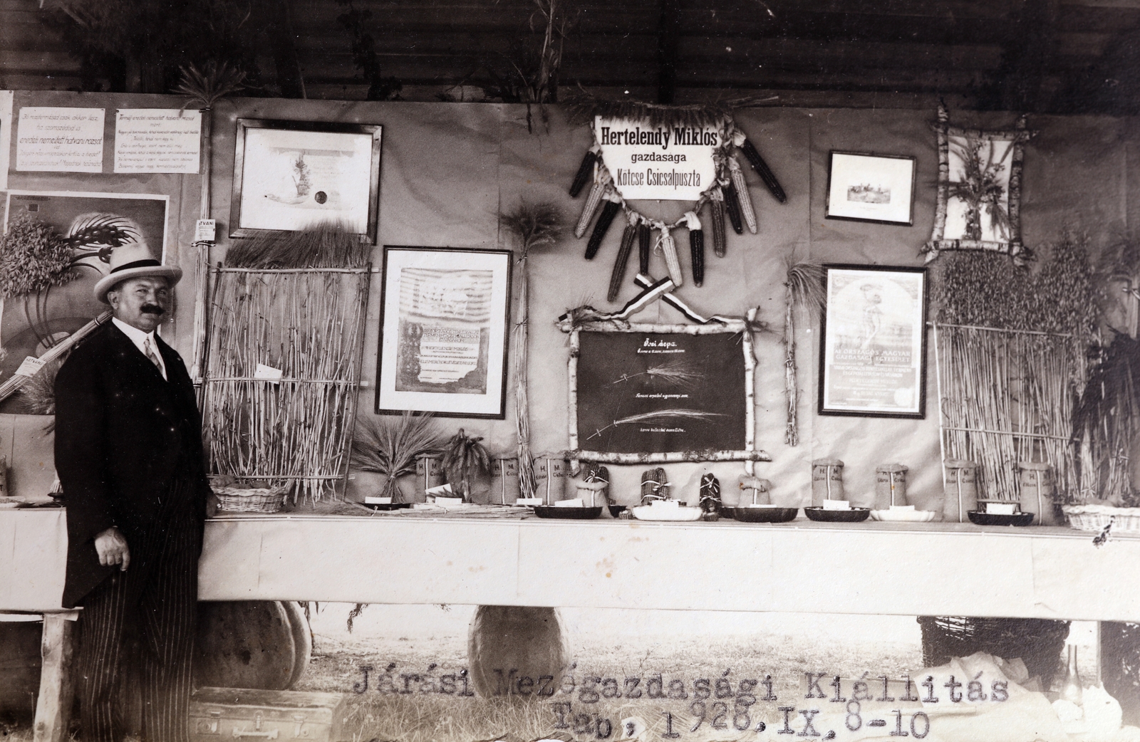 Hungary, a Járási Meztőgazdasági Kiállítás egyik standja, Hertelendy Miklós Kötcse Csicsalpuszta gazdaságának termékei., 1928, Zichy kúria, Zala, agriculture, Fortepan #263690