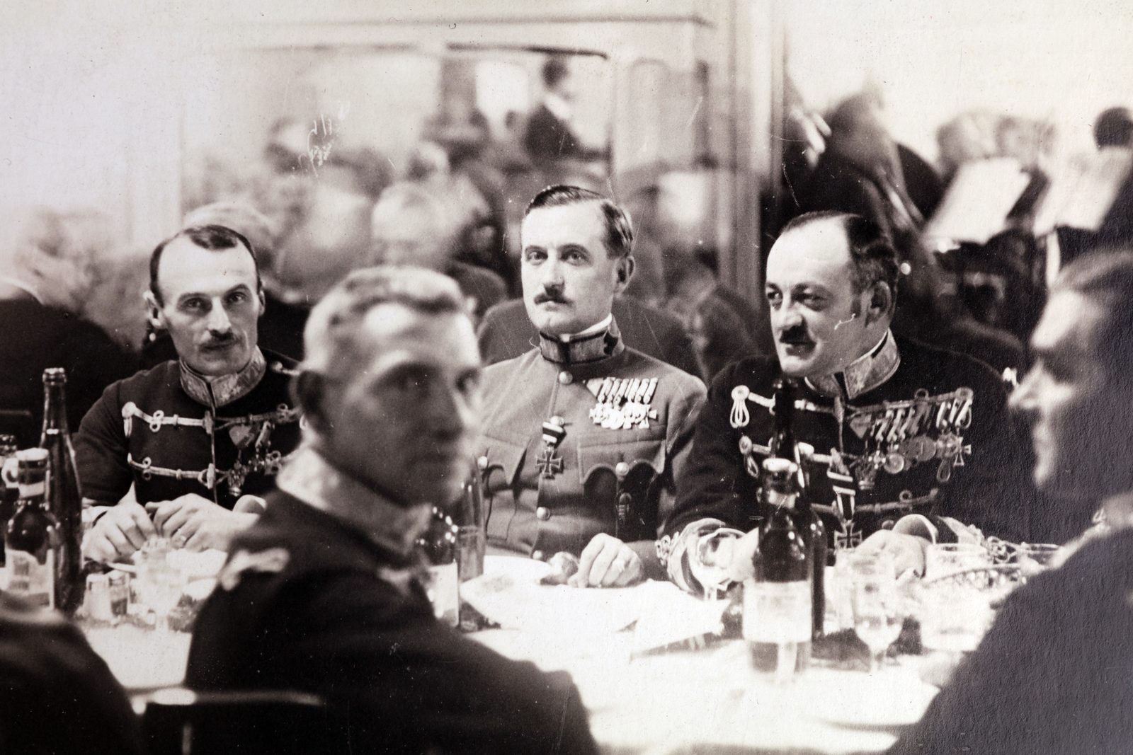 Hungary, szemben középen Csicsery-Rónay István katonatiszt, országgyűlési képviselő., 1928, Zichy kúria, Zala, medal, meal, Fortepan #263701