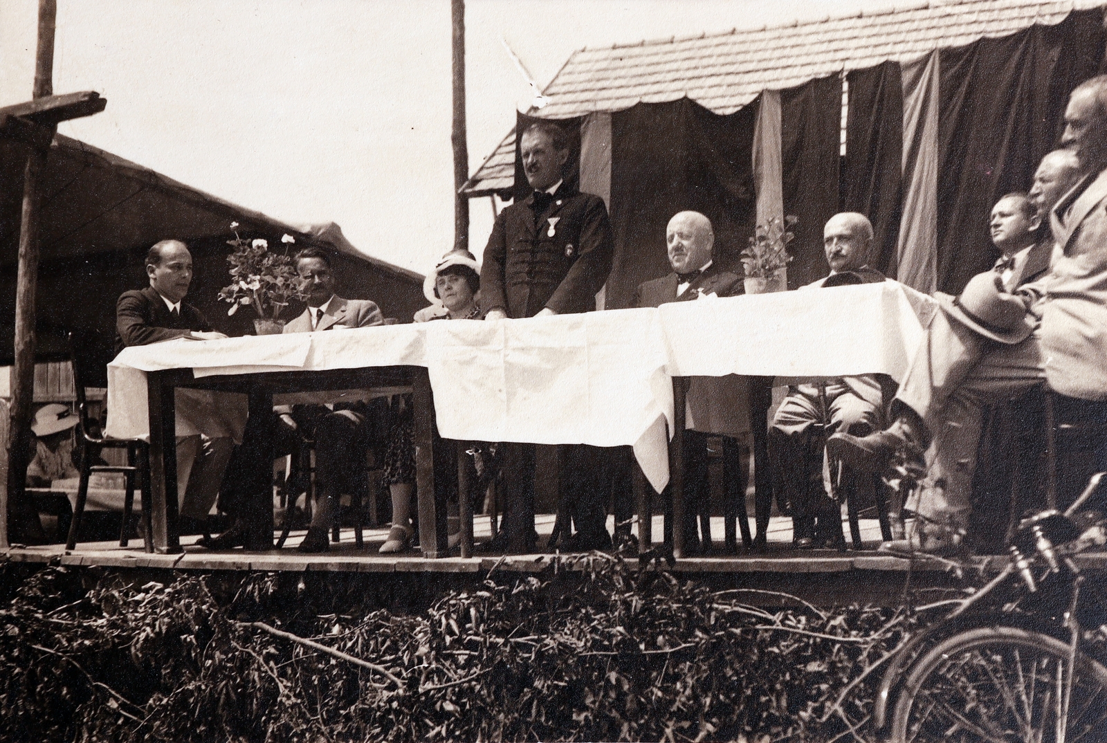 Hungary, revíziós ünnepség, vitéz Csicsery Rónay István nyugalmazott vezérkari ezredes elnöki megnyitóját tartja., 1934, Zichy kúria, Zala, bicycle, speech, Fortepan #263716