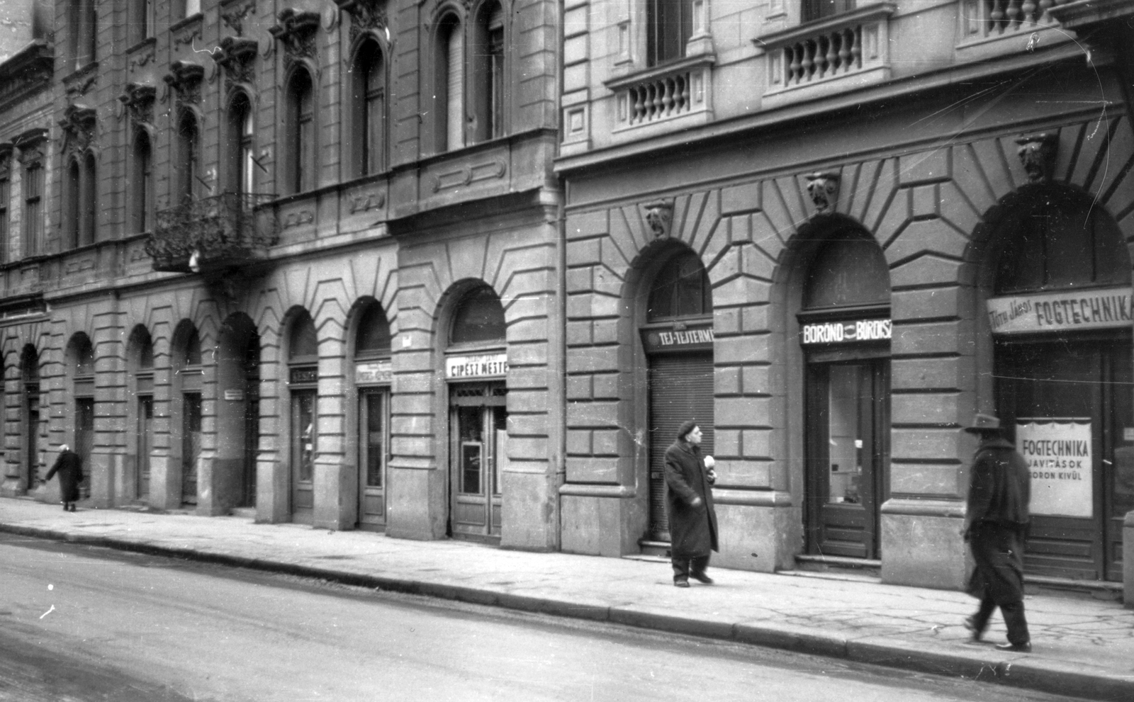 Hungary, Budapest IX., Ráday utca 54. és 56., 1967, Ferencvárosi Helytörténeti Gyűjtemény, sign-board, shoemaker, dairy, Budapest, leather goods, dental technican, Fortepan #26372