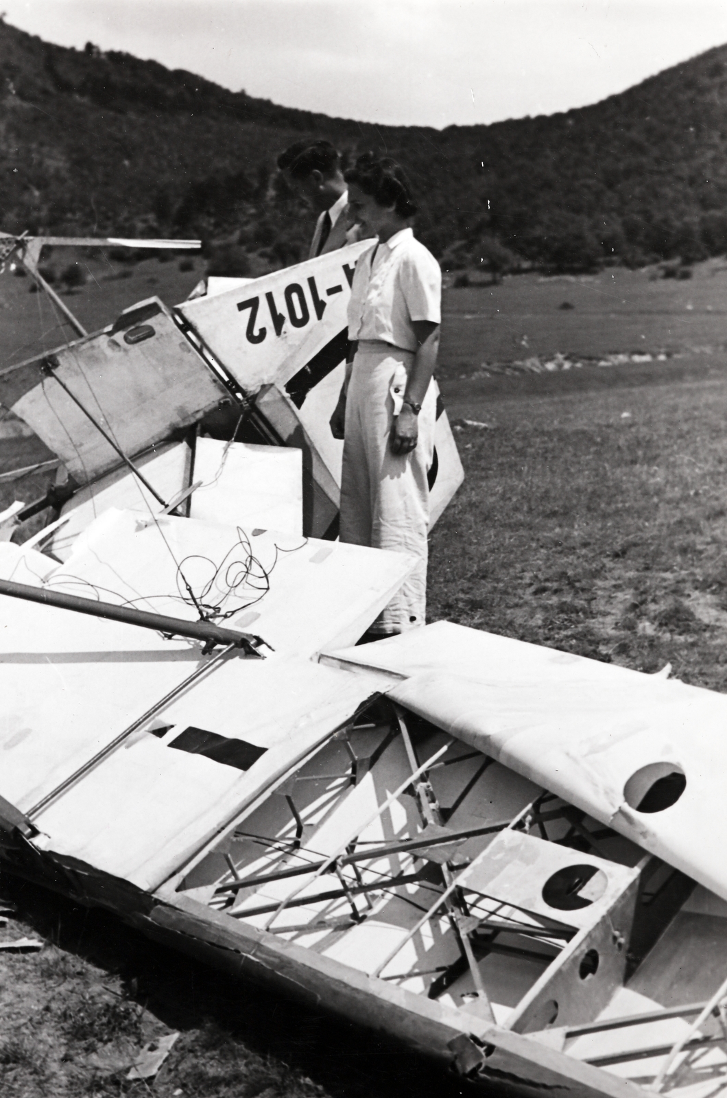 Hungary, Hármashatárhegy Airport, Budapest II., 1941, Zichy kúria, Zala, sailplane, wreck, Rubik R-07a Tücsök, Budapest, Fortepan #263803