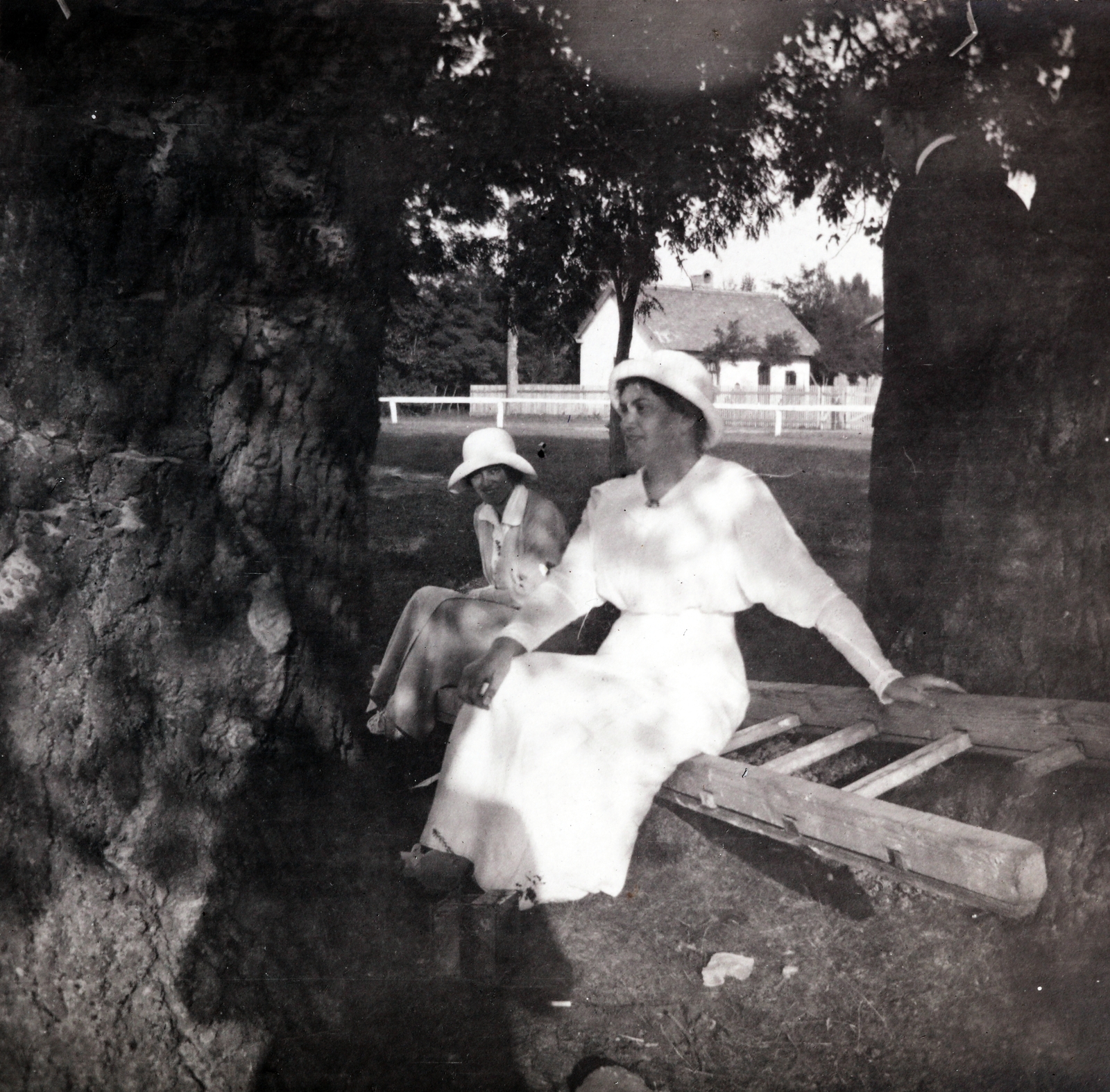 1915, Zichy kúria, Zala, white dress, sitting on a ladder, Fortepan #263824
