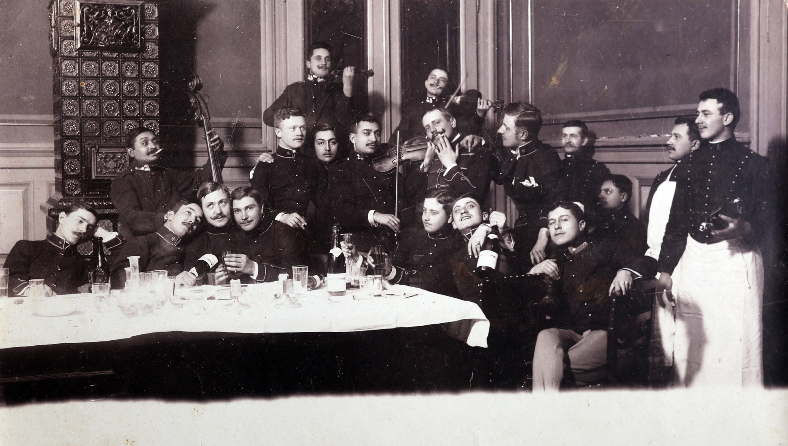 1910, Zichy kúria, Zala, Best of, tableau, soldier, tile stove, champagne, banquet, drinking, military band, musical instrument, violin, string quartet, match holder, Fortepan #263936