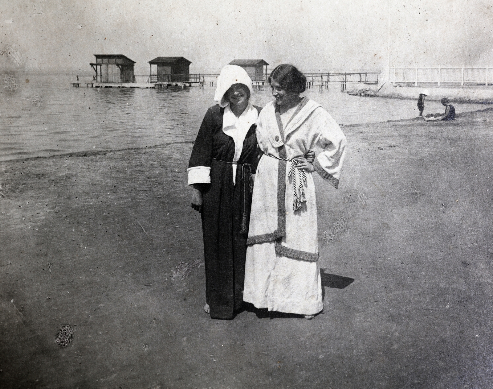 Hungary,Lake Balaton, Siófok, fövenyfürdő., 1911, Zichy kúria, Zala, bathrobe, Bath house, Fortepan #263987