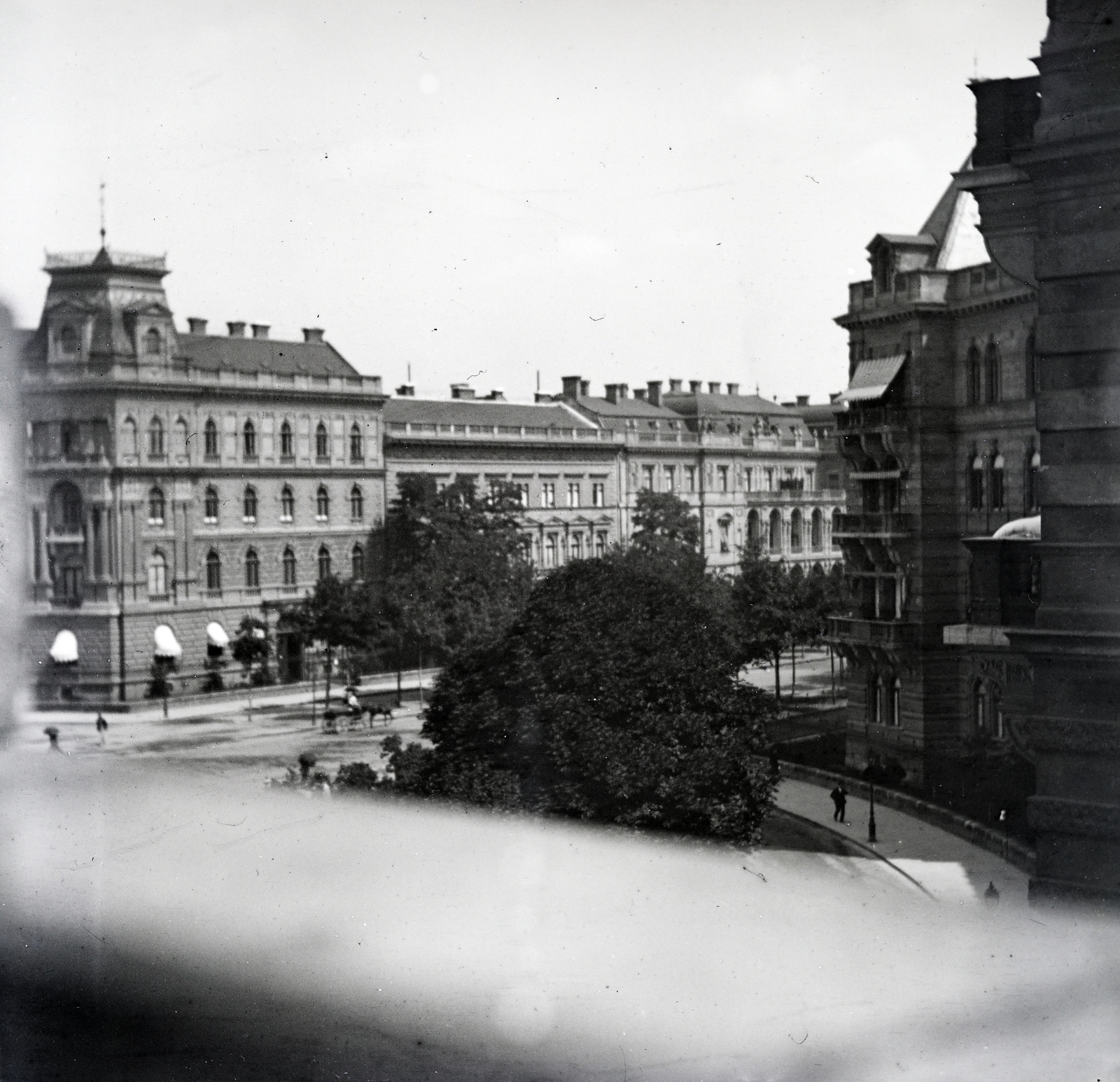 Magyarország, Budapest VI., kilátás a Felső erdősor sarkán álló házból a Kodály körönd (Körönd) és az Andrássy út felé.., 1914, Zichy kúria, Zala, Budapest, Fortepan #264036
