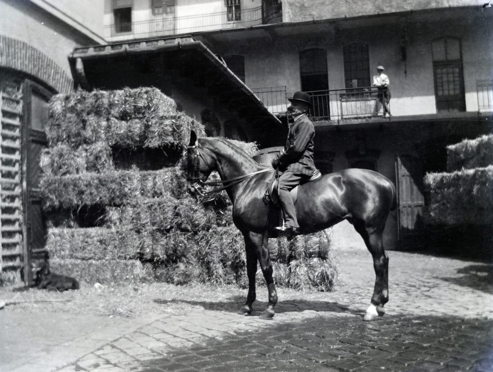 1914, Zichy kúria, Zala, straw bale, rider, horse, yard, Fortepan #264040