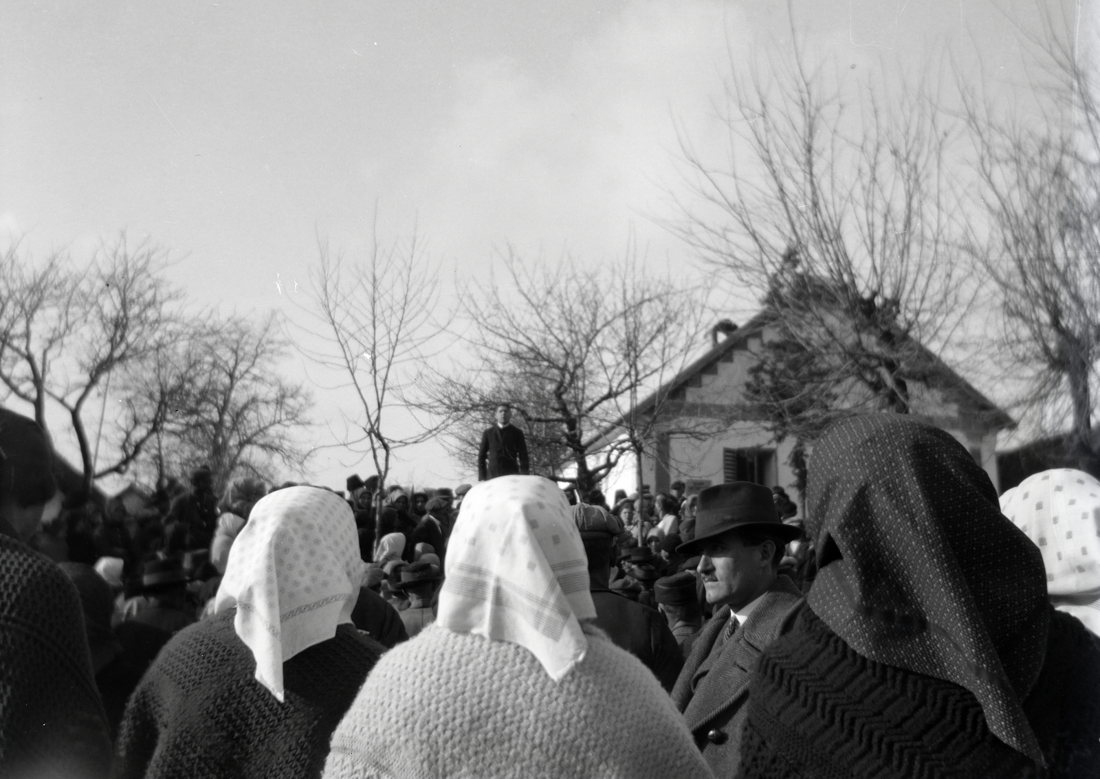 1924, Zichy kúria, Zala, field mass, cassock, headscarf, Fortepan #264056