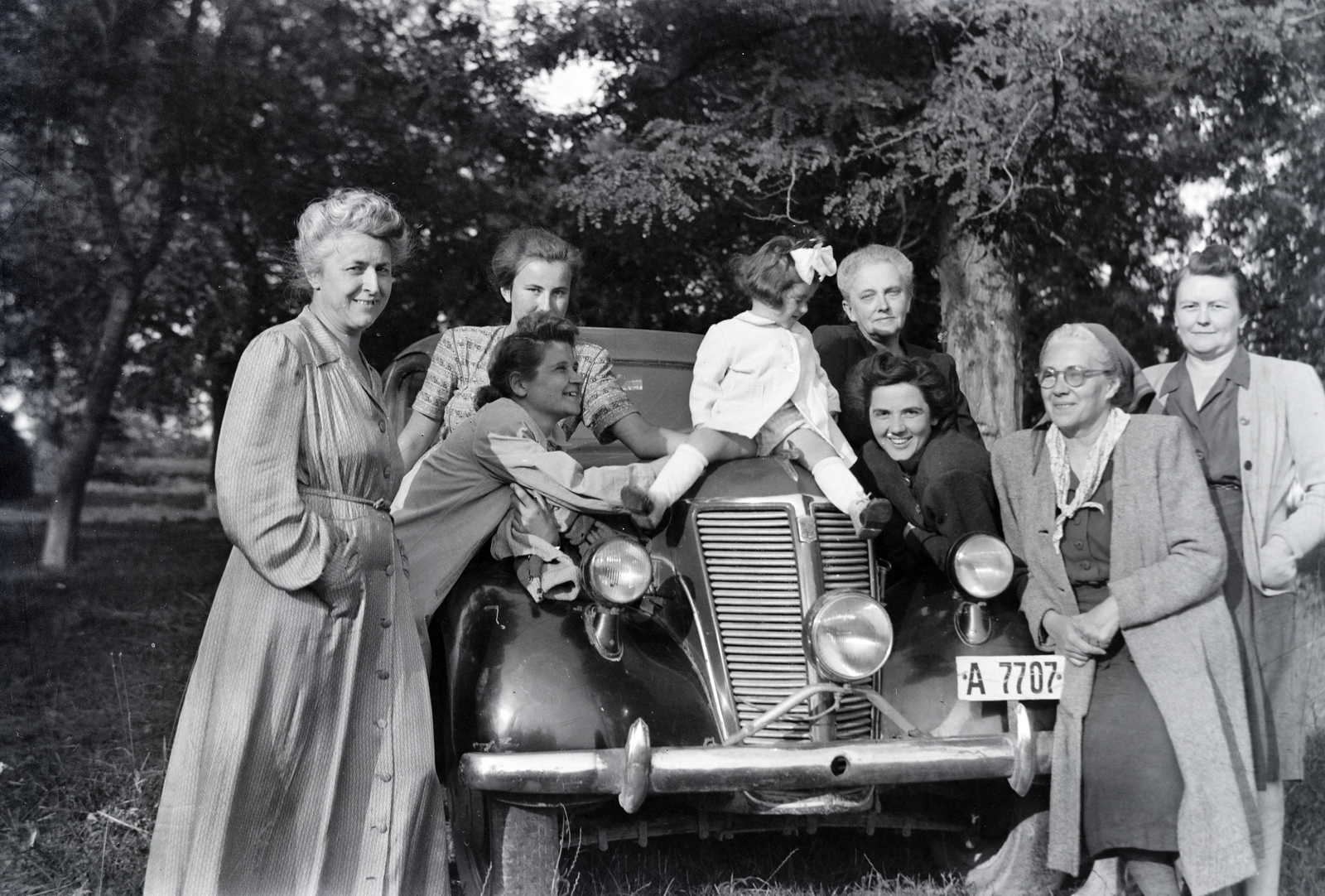 1937, Zichy kúria, Zala, girls'n'cars, automobile, number plate, tableau, Fortepan #264071