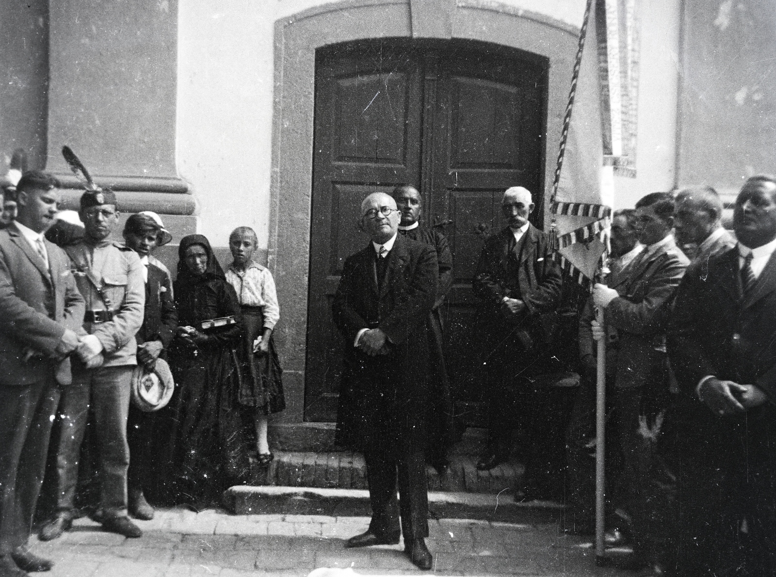 1924, Zichy kúria, Zala, feather, hat in hand, flag, Fortepan #264085