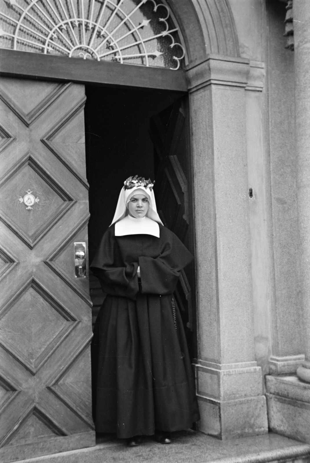 1937, Nagy István, nun, standing in door, Fortepan #264131
