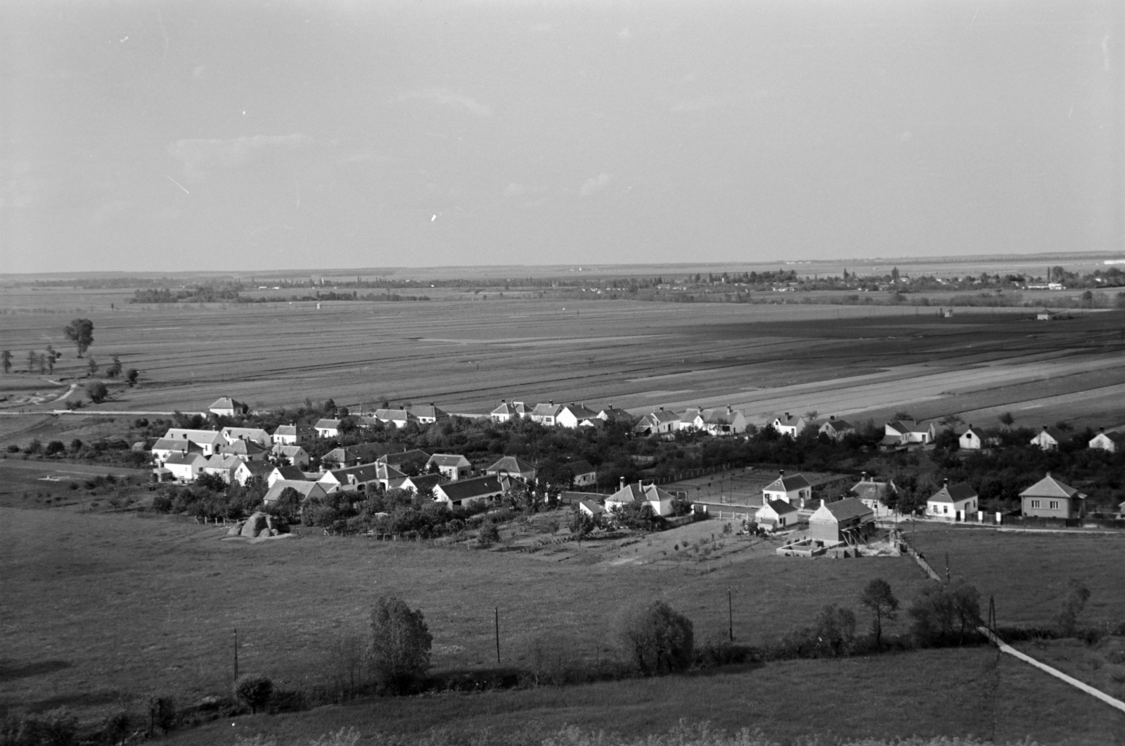 Hungary, Szombathely, Olad (ekkor önálló, ma a város része), rálátás az Aranypatak utca házsorára a kilátóból., 1938, Nagy István, picture, Fortepan #264178