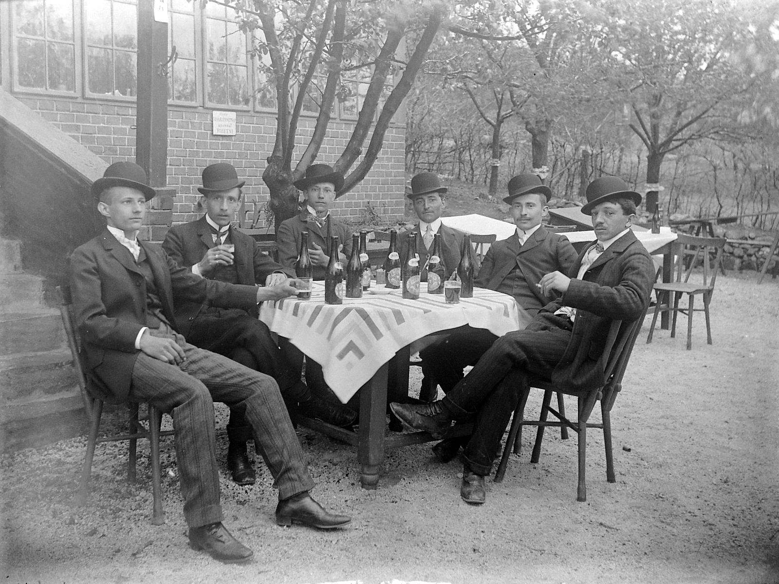 1919, Fortepan, hospitality, youth, tableau, drinking, bowler hat, Fortepan #2642
