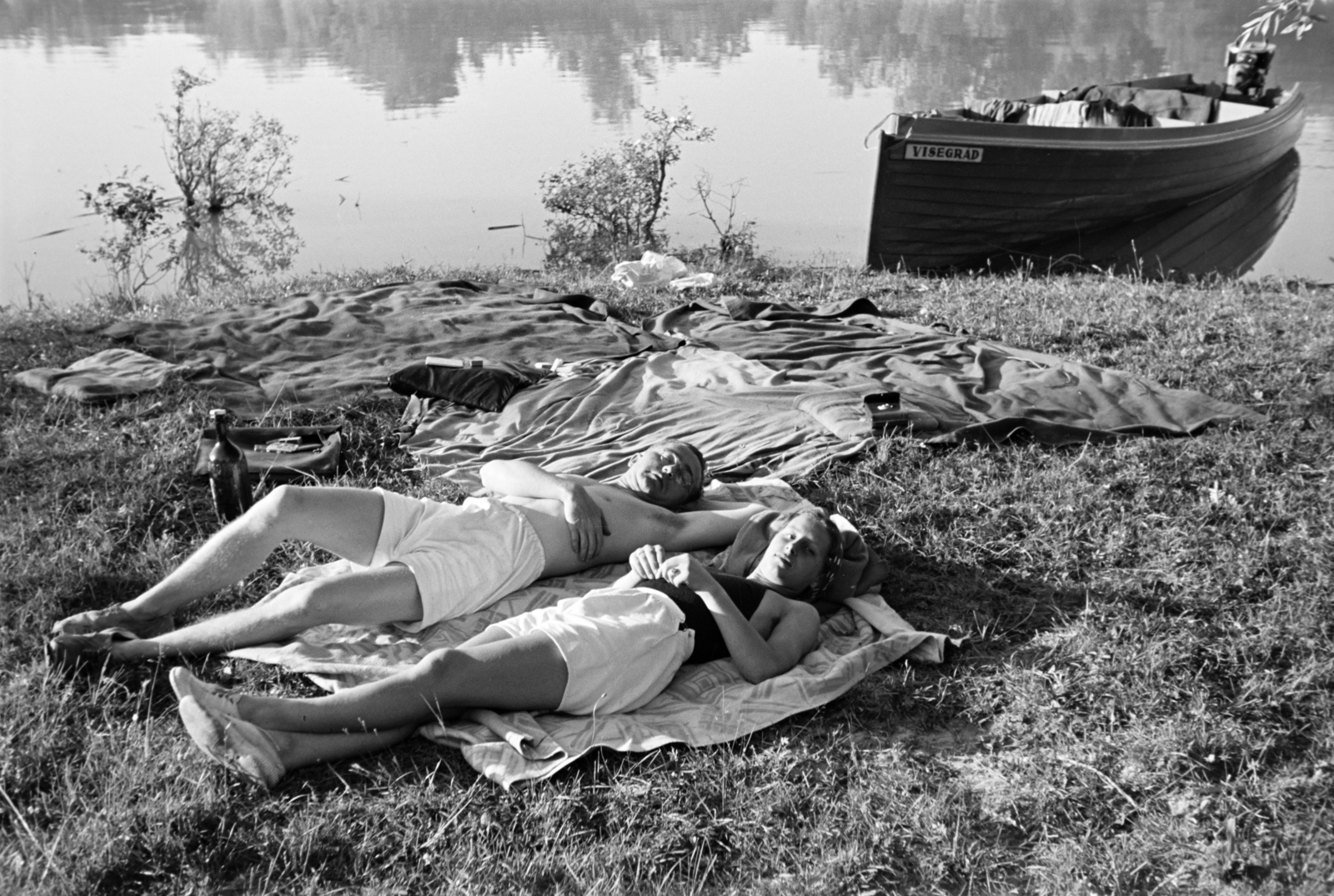 1938, Nagy István, Best of, lying on the back, plaid, relaxation, shore, half-naked, boat, summer, sunbathe, Fortepan #264215