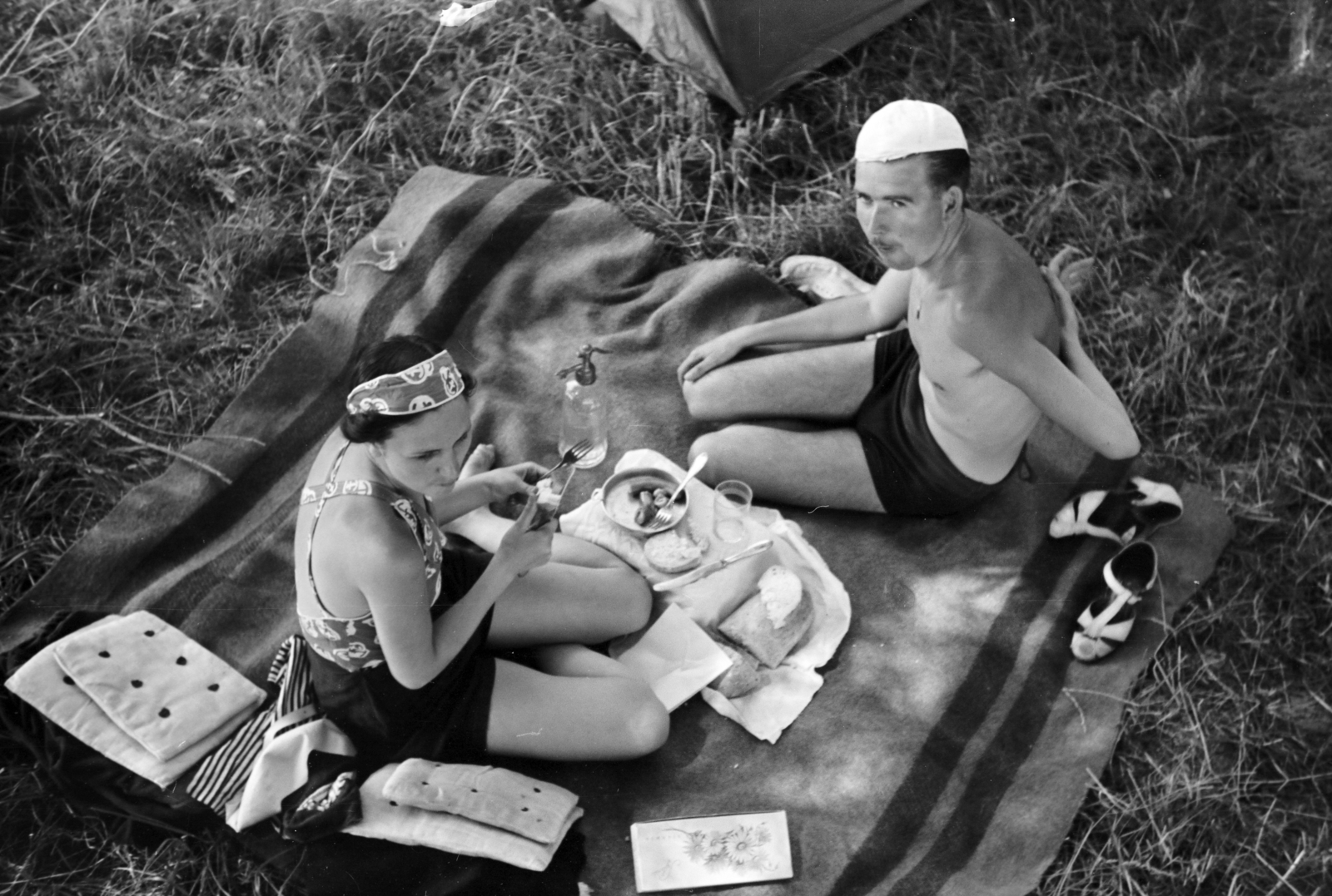 1938, Nagy István, Best of, picnic, shadow, meal, blanket, summer, bathing suit, grass, Fortepan #264257
