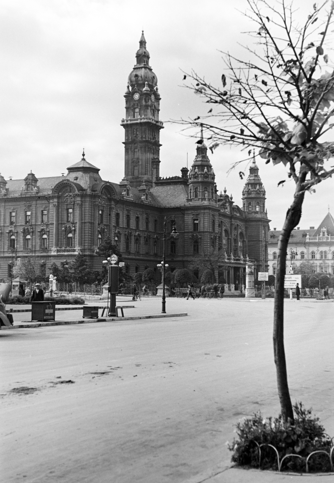 Hungary, Győr, Szent István út, távolabb a Városháza látható., 1939, Nagy István, Fortepan #264279