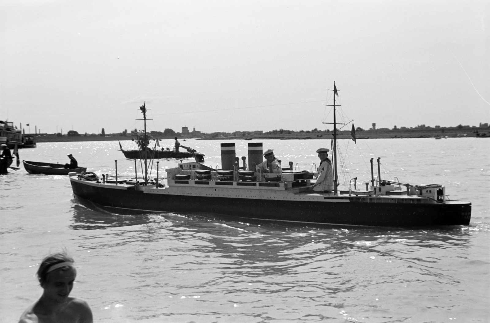 Hungary, Győr, a Hitlerjugend westfáliai tengerészalakulatának hajóraja a Dunán. A felvétel 1939. augusztus 20-án készült., 1939, Nagy István, Danube, steamboat, sailor, Best of, Fortepan #264328