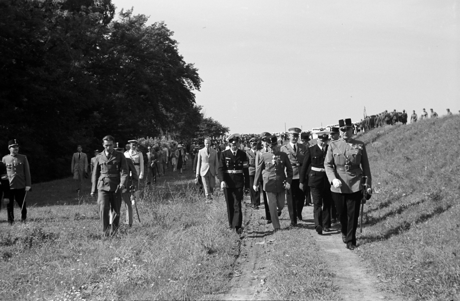 Hungary, Győr, a Hitlrjugend westfáliai tengerészalakulatának táborába látogató meghívottak. A felvétel 1939. augusztus 20-án készült., 1939, Nagy István, uniform, Fortepan #264338