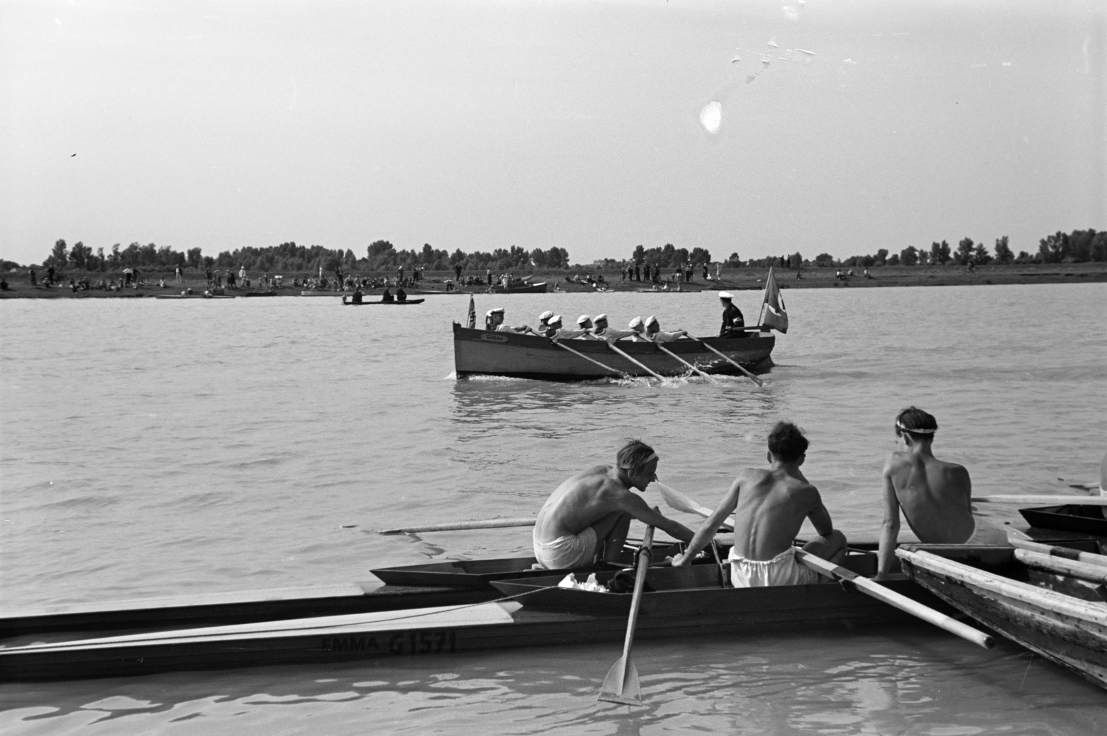 Hungary, Győr, a Hitlerjugend westfáliai tengerészalakulatának hajóraja a Dunán. A felvétel 1939. augusztus 20-án készült., 1939, Nagy István, paddling, Fortepan #264341
