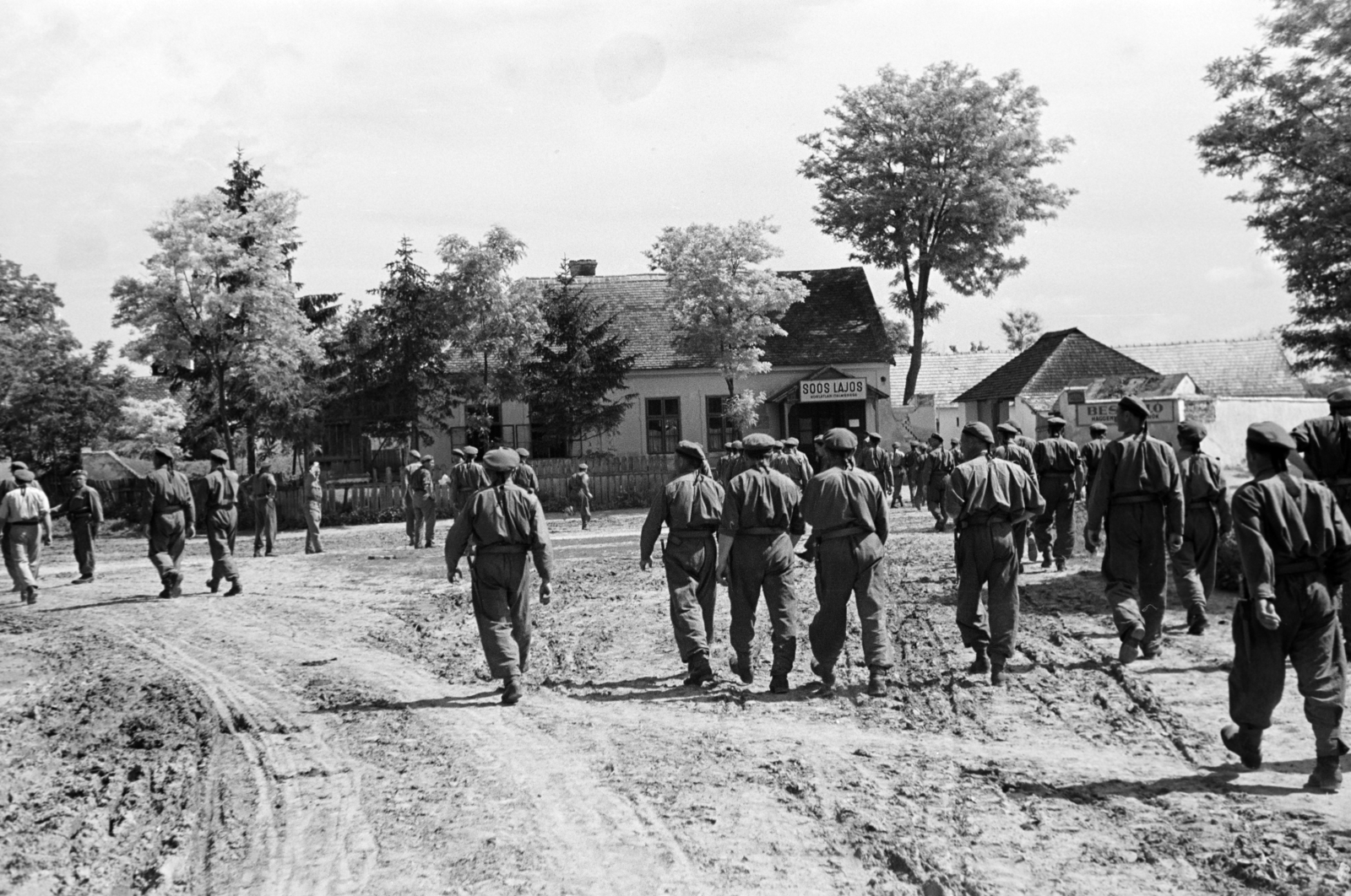 Hungary, Sárszentmihály, Fő út, a felvétel a Liviai utca közelében készült., 1940, Nagy István, Royal Hungarian Air Force, Fortepan #264379