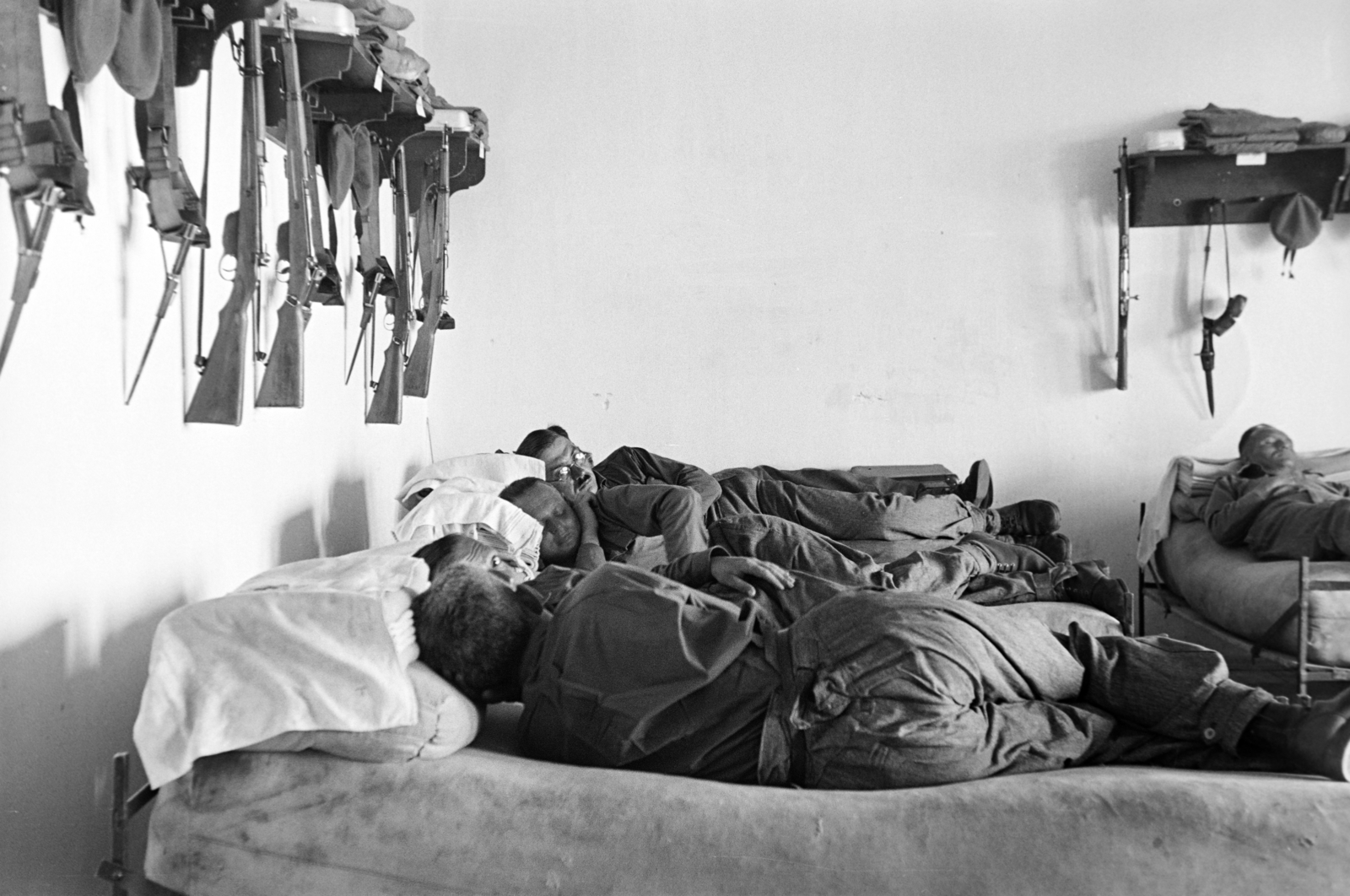 1940, Nagy István, berth, gun, dormitory, Fortepan #264382