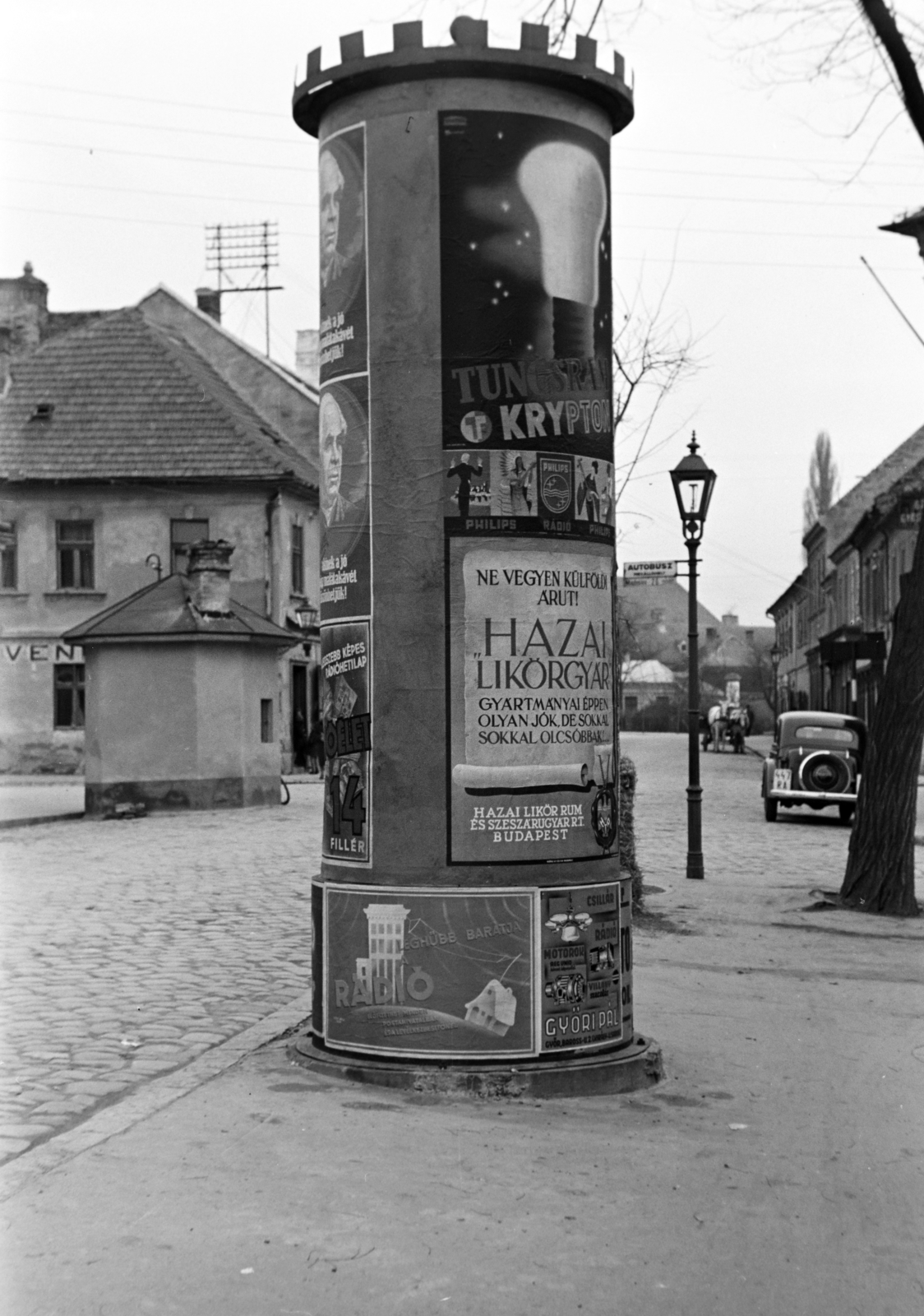 Hungary, Győr, Híd utca, hirdetőoszlop a Semmelweis (Kohn) utca közelében., 1940, Nagy István, ad pillar, poster, Fortepan #264388