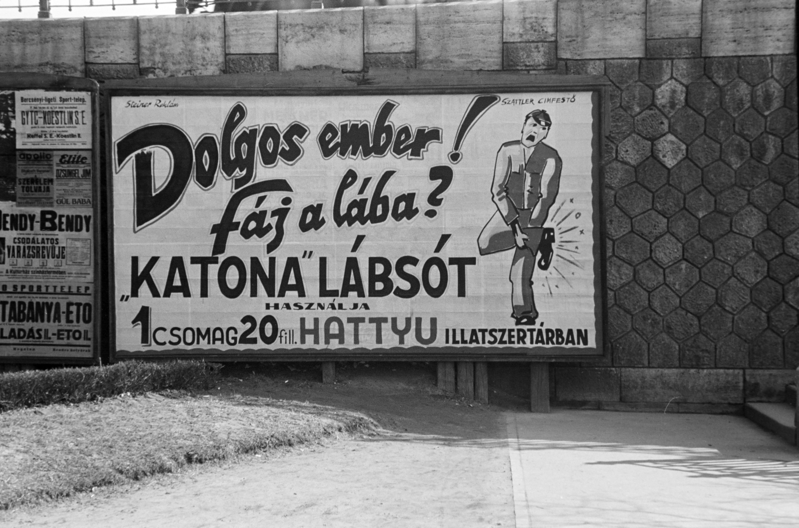 Hungary, Győr, reklámtábla a Baross híd belvárosi gyalogosfeljárója mellett., 1941, Nagy István, poster, perfume store, Best of, Fortepan #264421