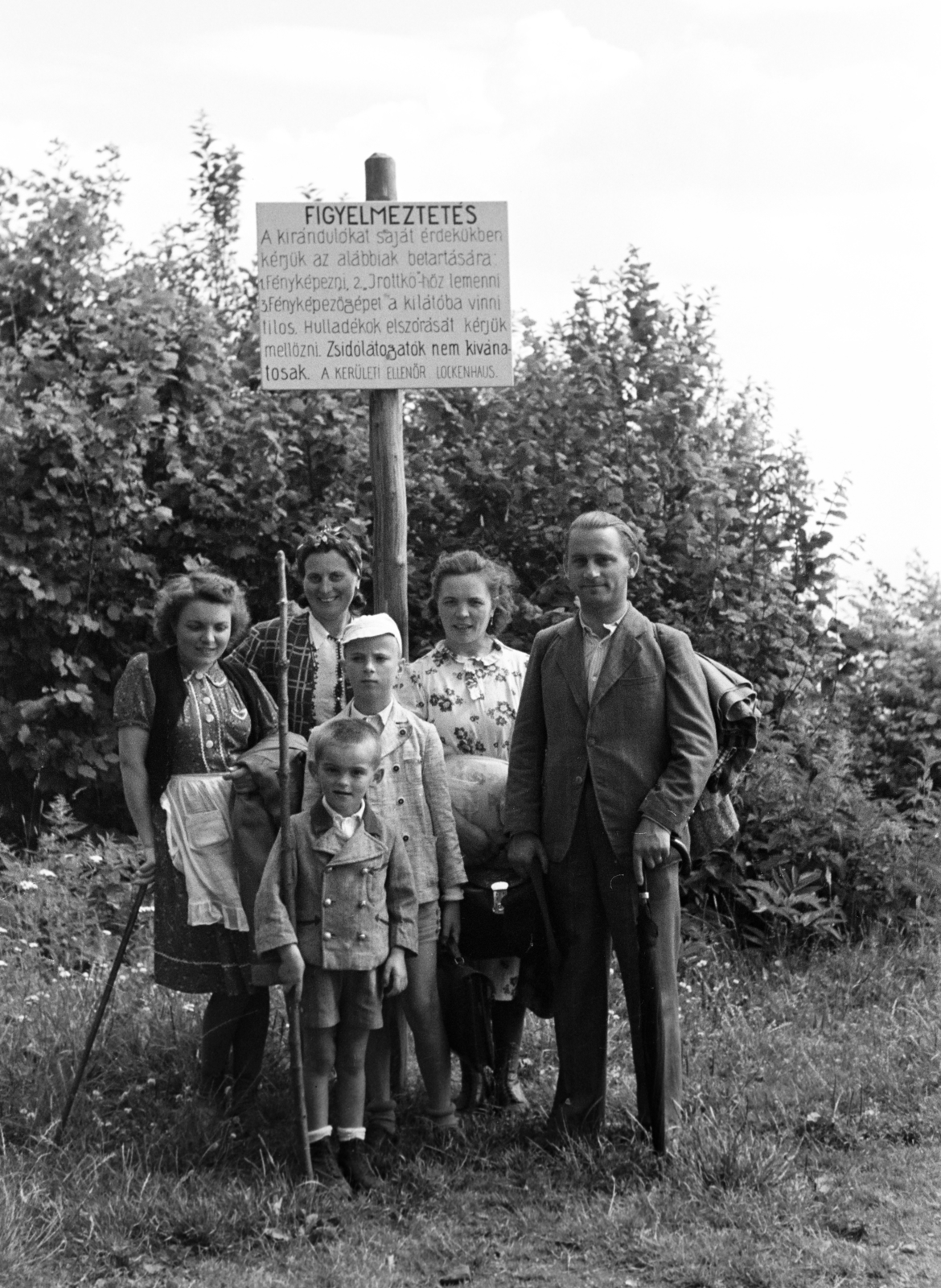 Magyarország, Kőszegi-hegység, kirándulók az Írott-kő kilátó közelében., 1941, Nagy István, Nagy József, antiszemitizmus, Fortepan #264464