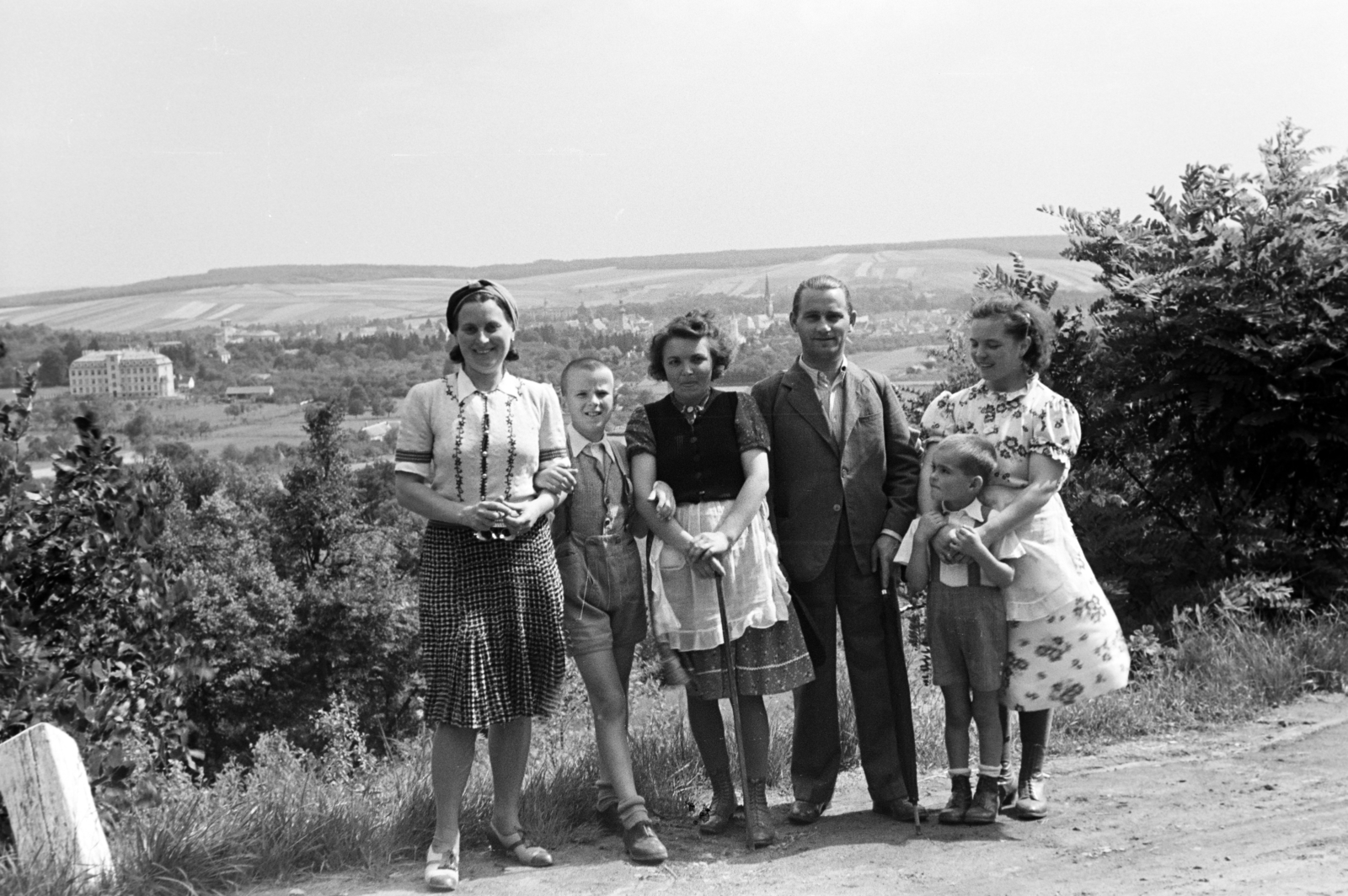 Hungary, Kőszeg, a felvétel a Forrás úton készült. Kilátás a város felé, balra a Szent Imre Missziós-ház látható., 1942, Nagy István, tableau, Fortepan #264467