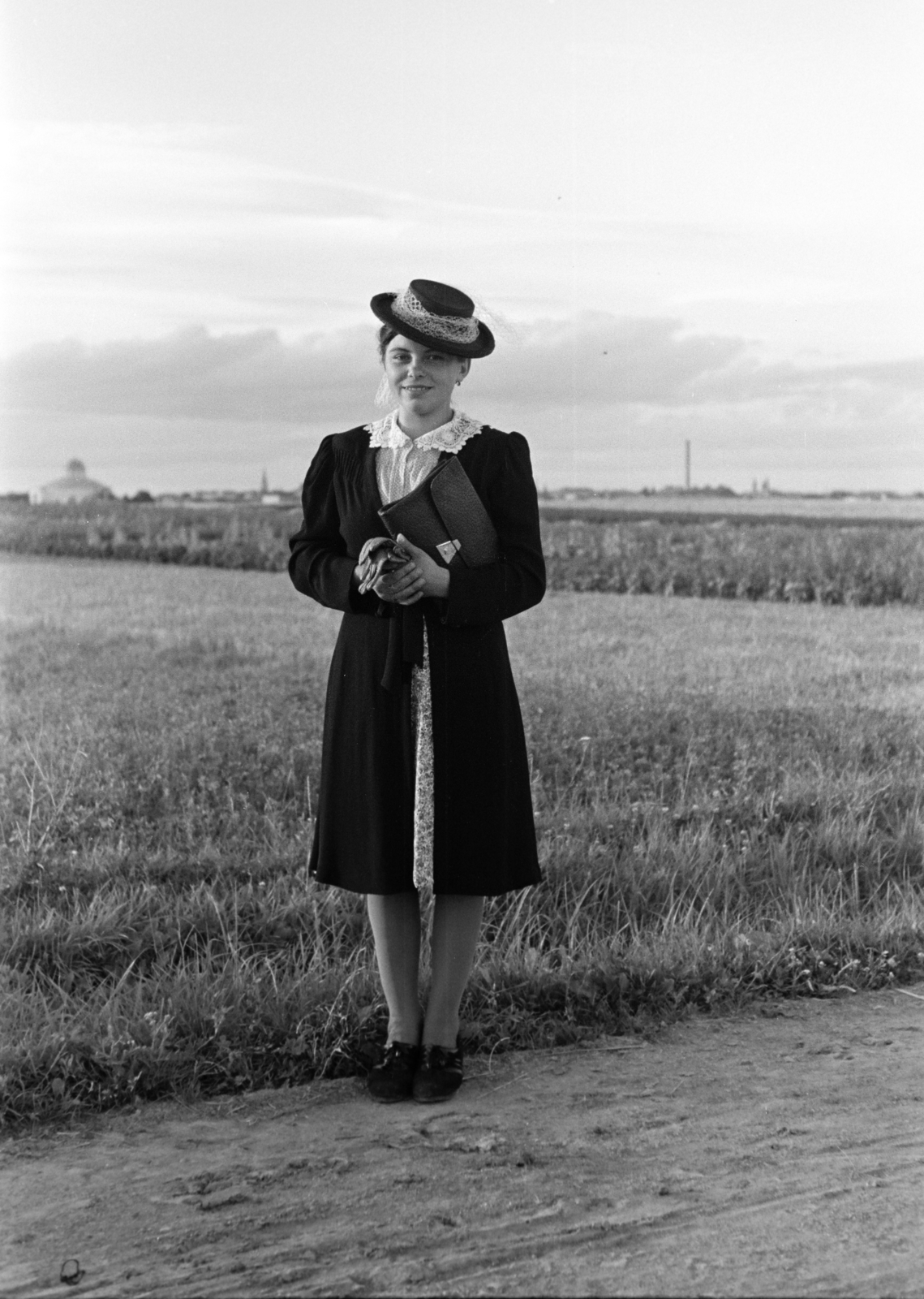 1942, Nagy István, portrait, hat shop, Fortepan #264469