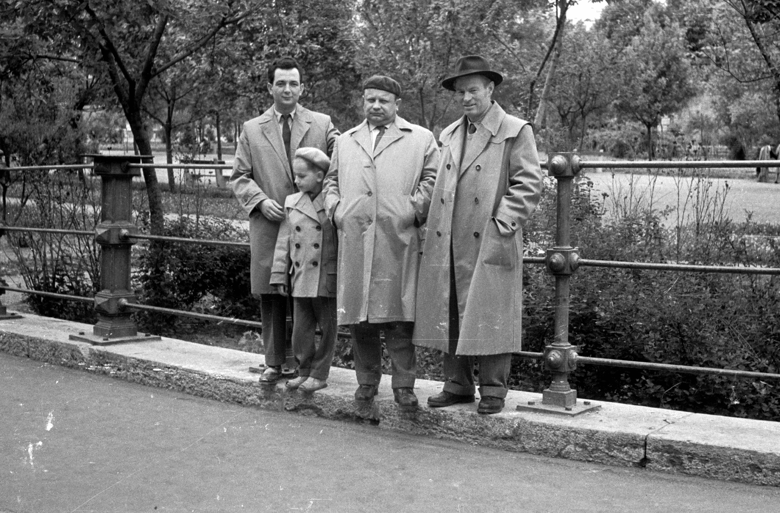 Hungary, Szeged, Belvárosi híd, város felőli hídfő., 1955, Fortepan, bridge, railing, tableau, Fortepan #26449