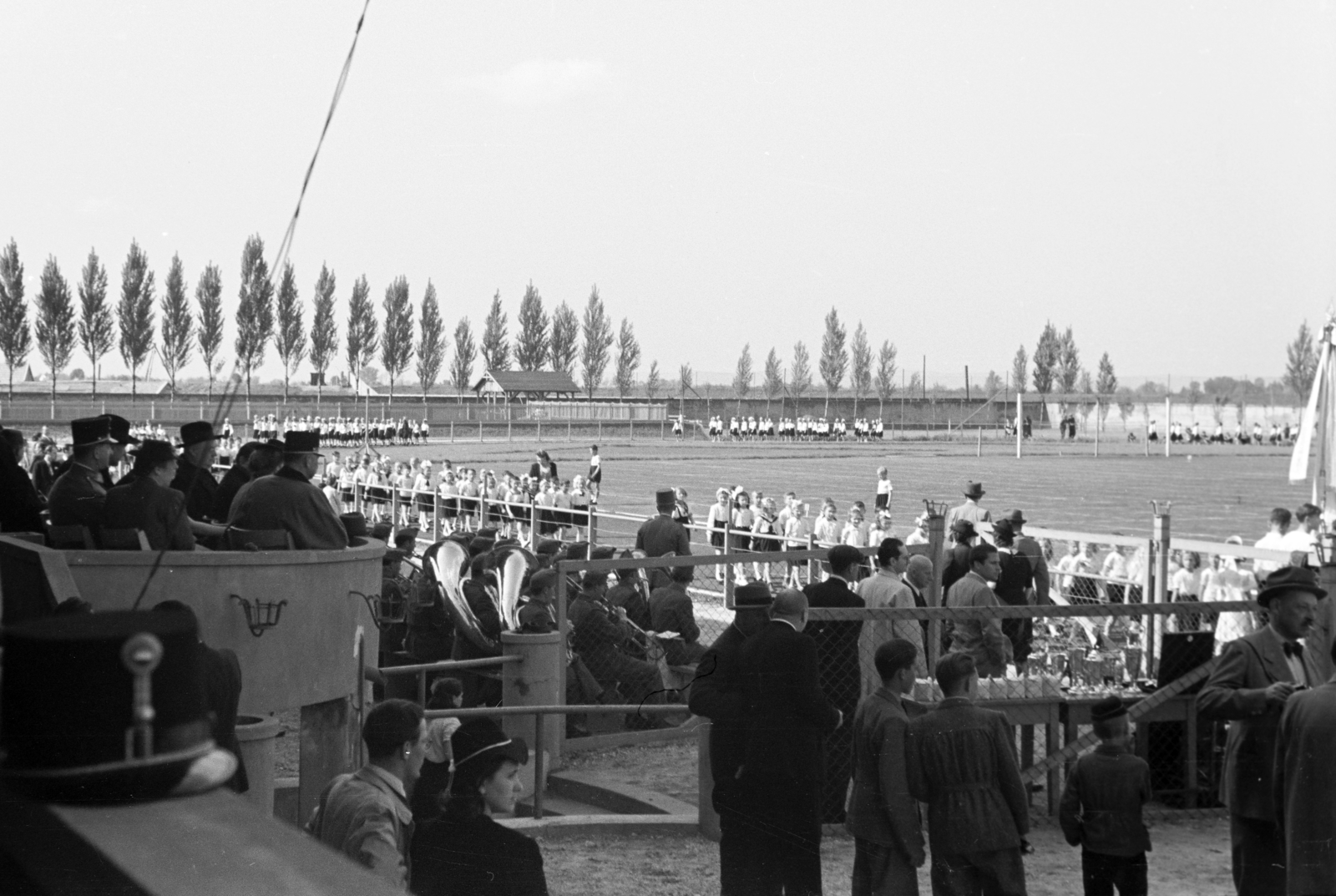 Hungary, Győr, ETO-sporttelep, győri népiskolák sport- és tornaünnepsége 1942. május 17-én, 1942, Nagy István, military band, theatre box, Fortepan #264492