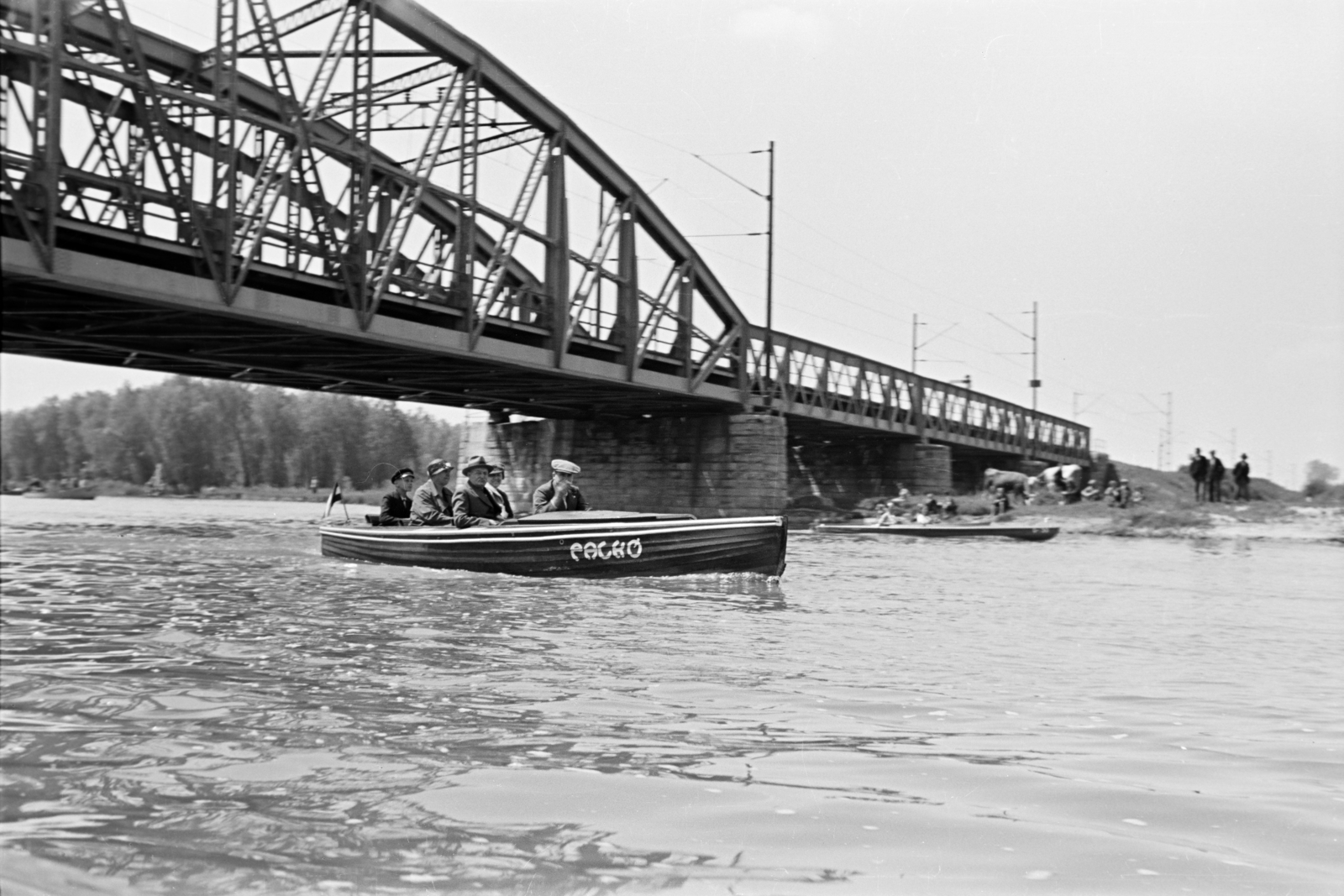 Hungary, Győr, Vízre hívó Szent Kristóf ünnepe 1937. május 9-én, felvonuló csónakok a Rába folyó feletti vasúti hídnál., 1937, Nagy István, boat, bridge, Fortepan #264530