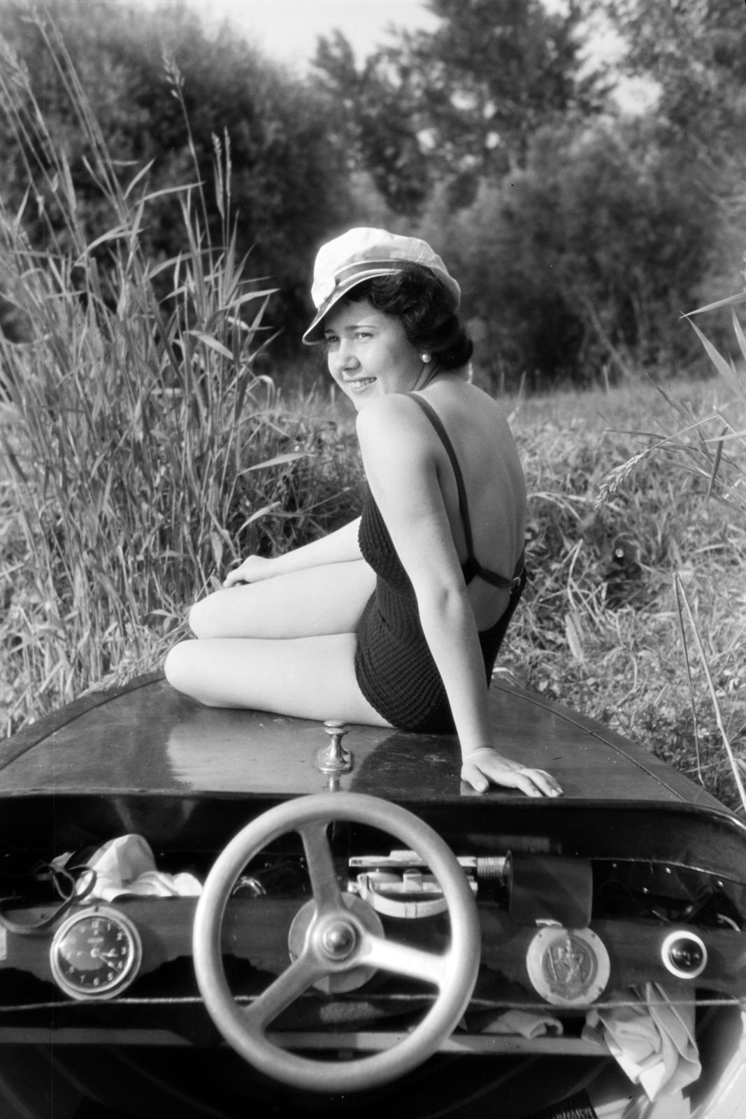 Magyarország, Győr, 1938, Nagy István, Nagy József, sapka, háttal, motorcsónak, portré, lányok-járművek, műszerfal, kormánykerék, visszanézés, Best of, Fortepan #264552