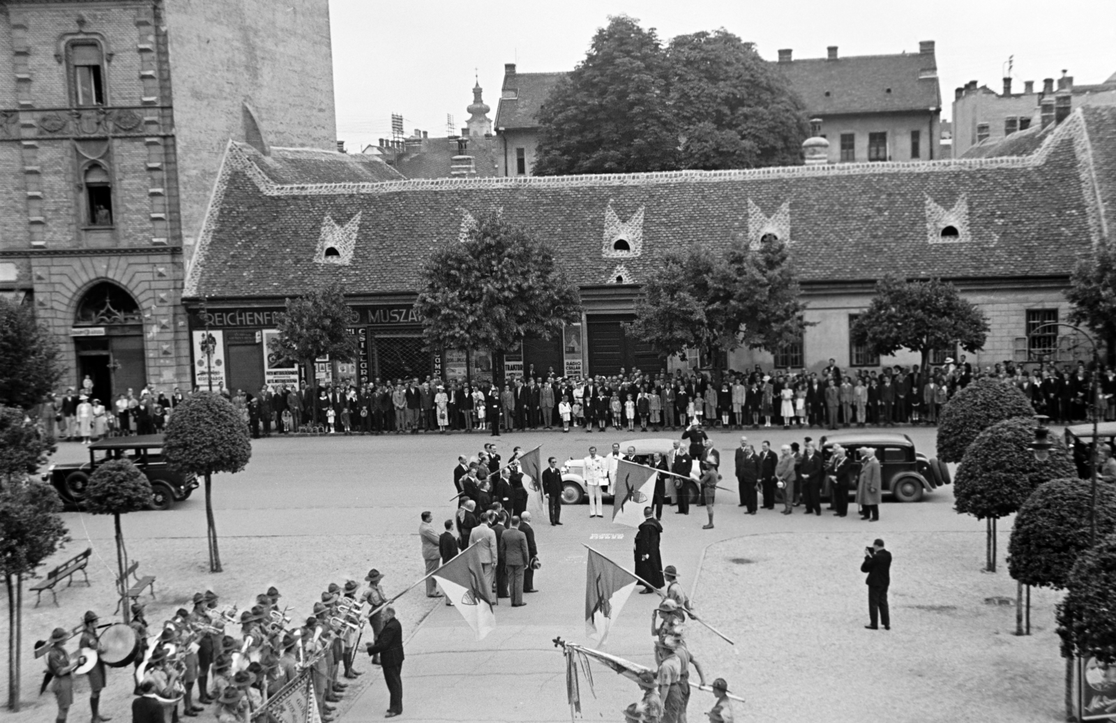 Magyarország, Győr, Városháza (Gróf Tisza István) tér, a Baross Szövetség győri szervezetének megalakítására érkező vendégek 1937. június 20-án., 1937, Nagy István, Nagy József, fúvószenekar, cserkész, Best of, Fortepan #264556