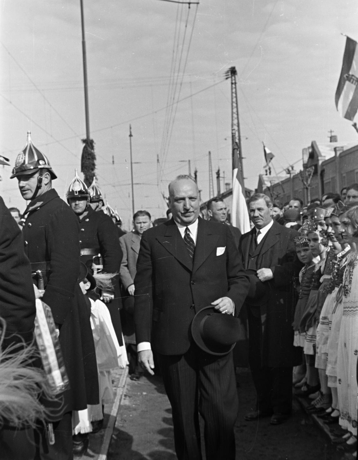 Magyarország, Hegyeshalom, vasútállomás, Wilhelm Miklas osztrák szövetségi elnök és feleségének díszes fogadtatása Budapestre történő utazásuk alkalmával., 1941, Nagy István, Nagy József, Fortepan #264566