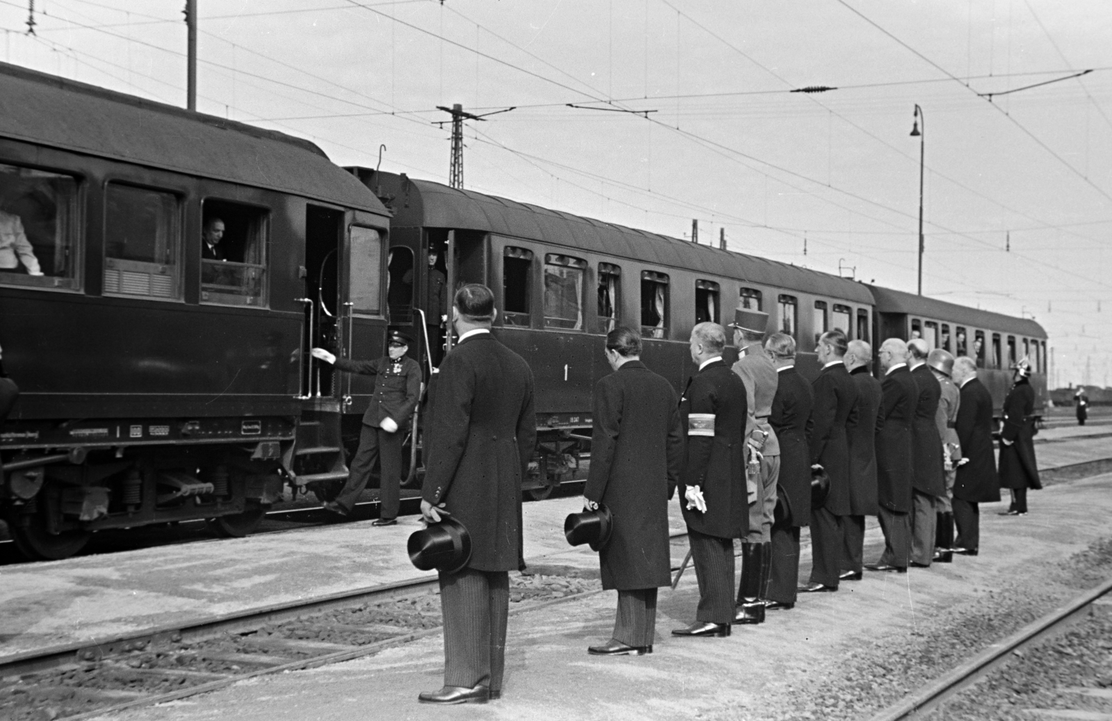 Magyarország, Hegyeshalom, vasútállomás, Wilhelm Miklas osztrák szövetségi elnök és feleségének díszes fogadtatása Budapestre történő utazásuk alkalmával., 1941, Nagy István, Nagy József, Fortepan #264568