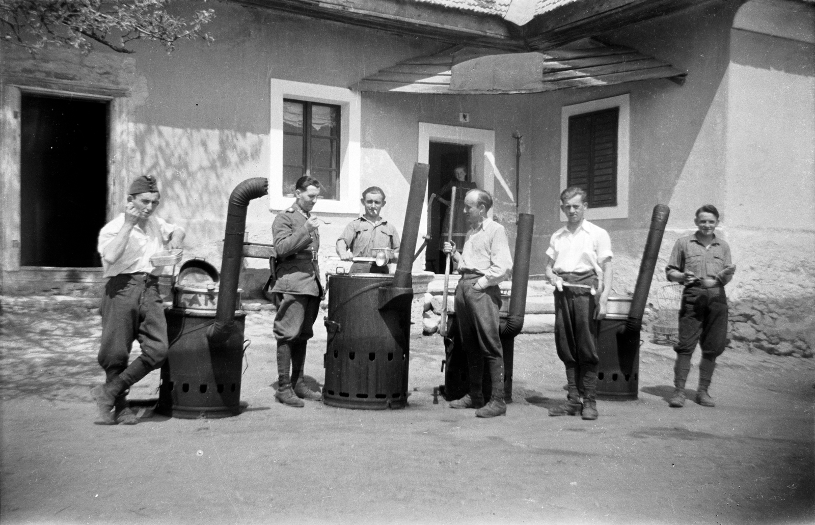 1942, Ladinek Viktor, height chart, cooking, kitchen, fireplace, Fortepan #264598