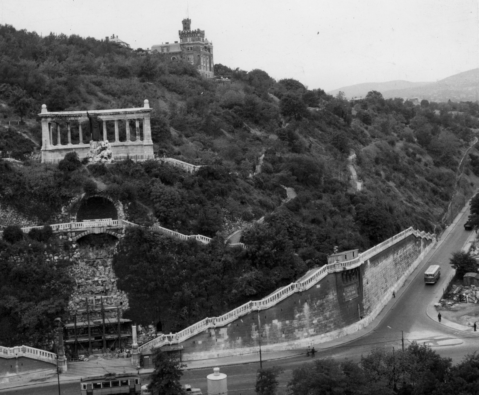 Hungary, Budapest I., Szent Gellért emlékmű az épülő Erzsébet híd budai kapuzatáról nézve., 1963, Bambi, bus, sculpture, street view, tram, picture, Budapest, Saint Gerard-portrayal, Fortepan #26464