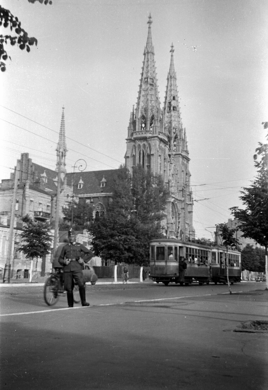 Ukraine, Kyiv, Velika Vaszilkivszka út, Szent Miklós-székesegyház, 1942, Ladinek Viktor, church, tram, bicycle, Fortepan #264655