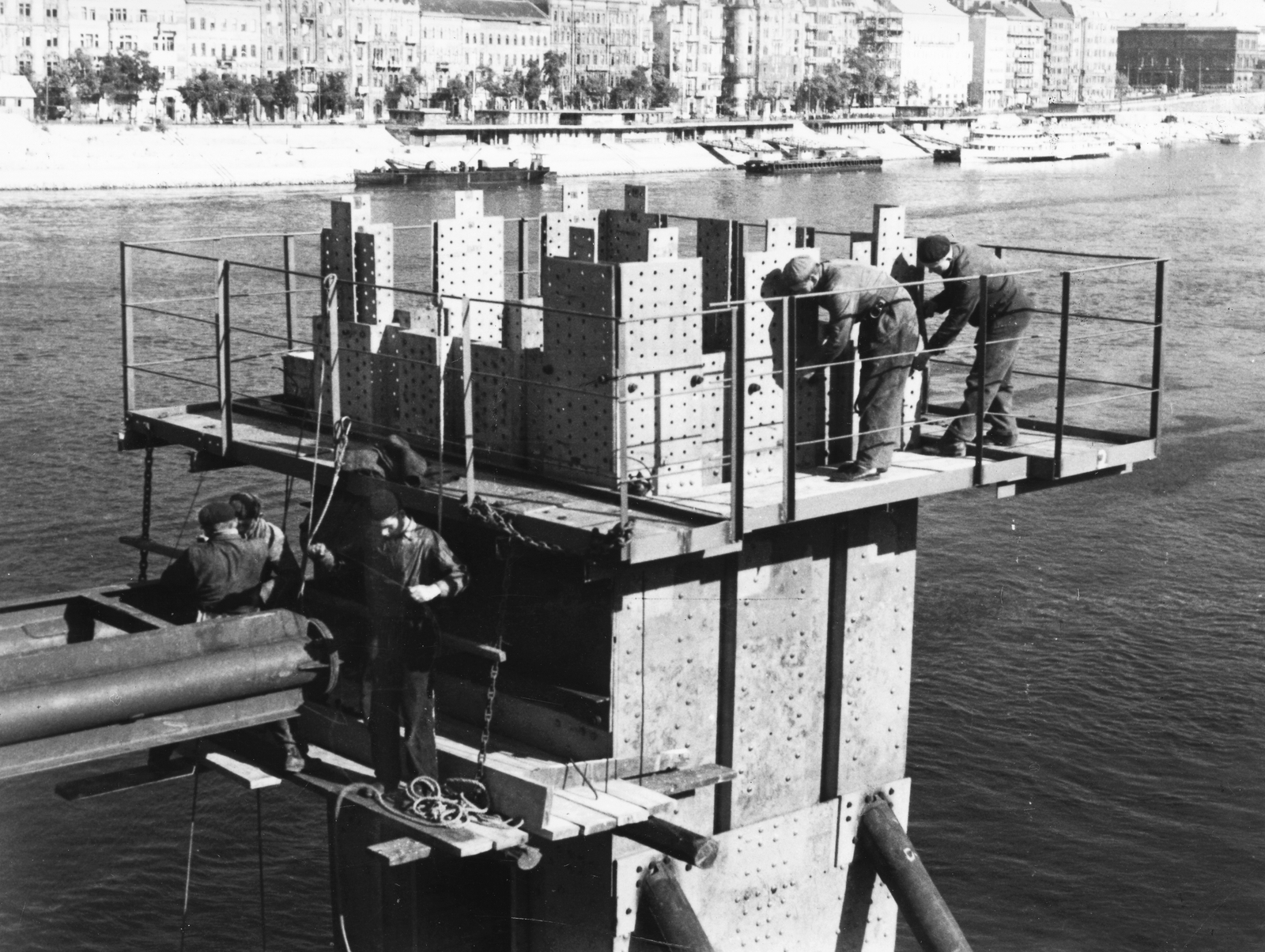 Hungary, Budapest XI., az Erzsébet híd építése a budai hídfőnél., 1962, Bambi, construction, bridge building, work, steel structure, Budapest, Fortepan #26468